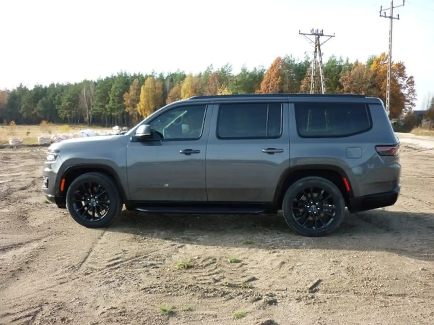 Jeep Wagoneer 5.7 V8 Gpl 8 posti panorama /22”/ gancio traino Szary - 2