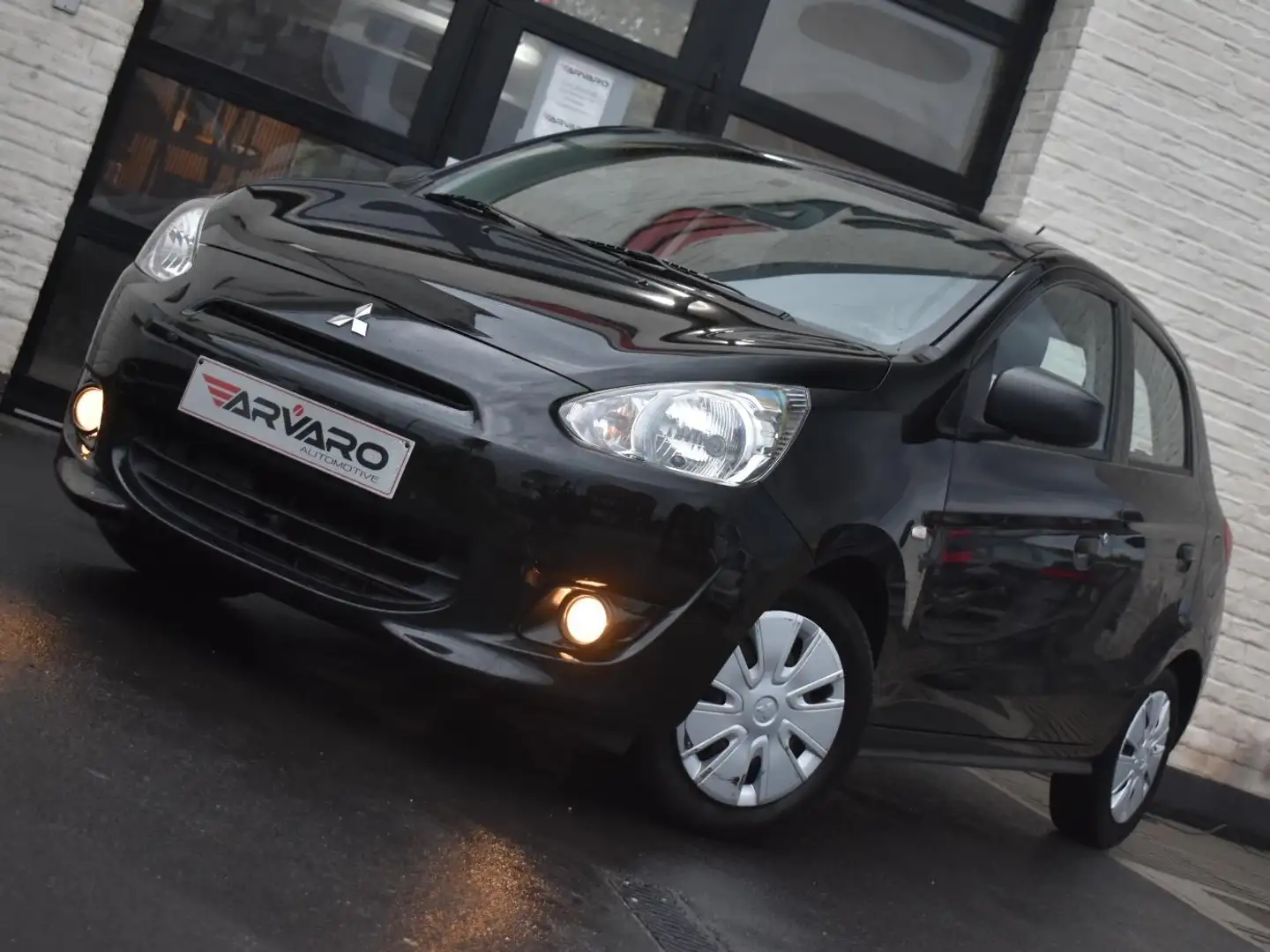 Mitsubishi Space Star 1.0i Clear Tec / PDC / Airco / Garantie Noir - 1