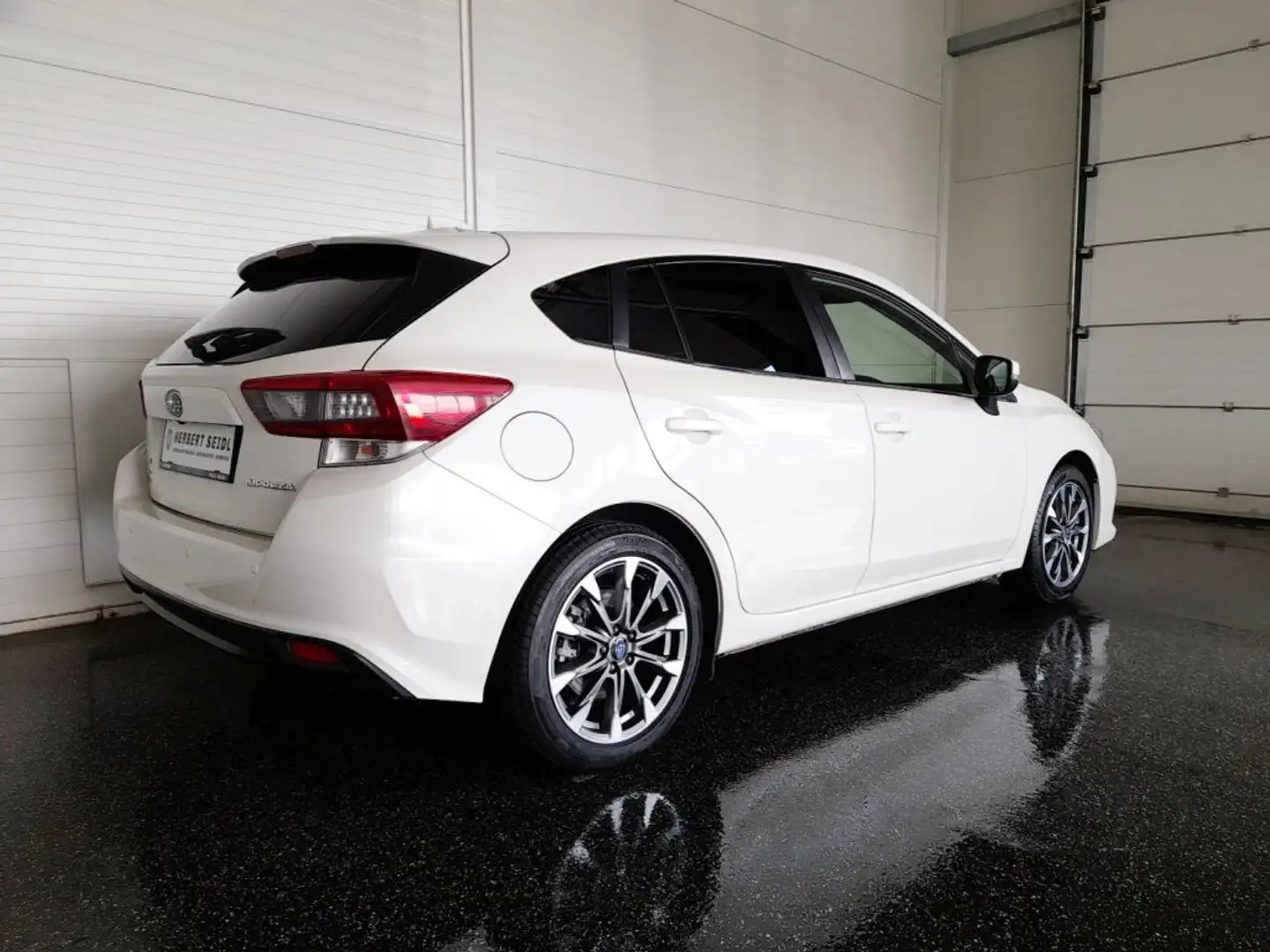 Subaru Impreza 1,6I EXCLUSIVE Aut. *VOLL LED / NAVI / 17 ZOLL / SPORTSITZE / KLIMAAUT.* Weiß - 2