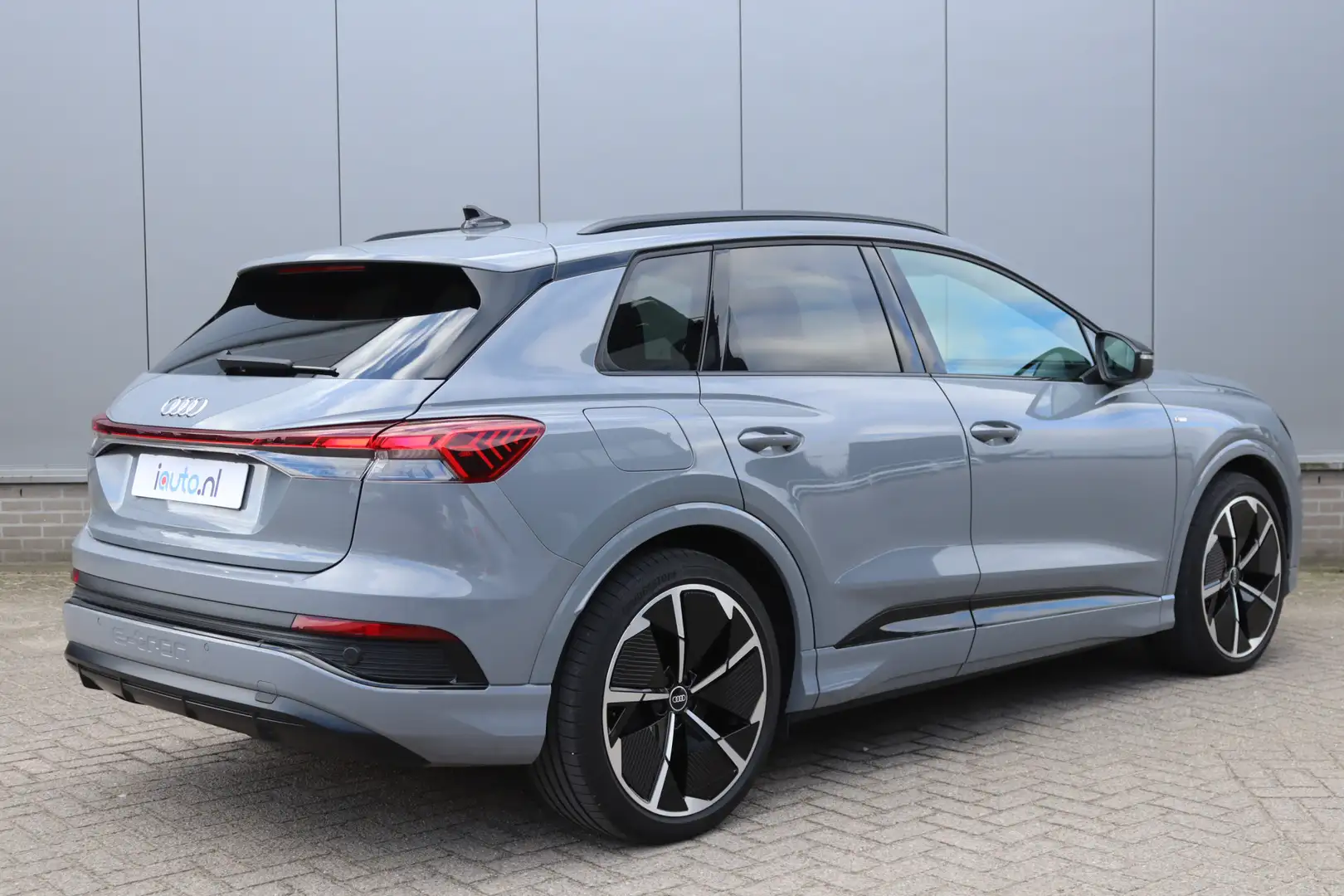 Audi Q4 e-tron 35 S edition 55 kWh Black Optiek S-Line/Sonos/LED/ Grigio - 2