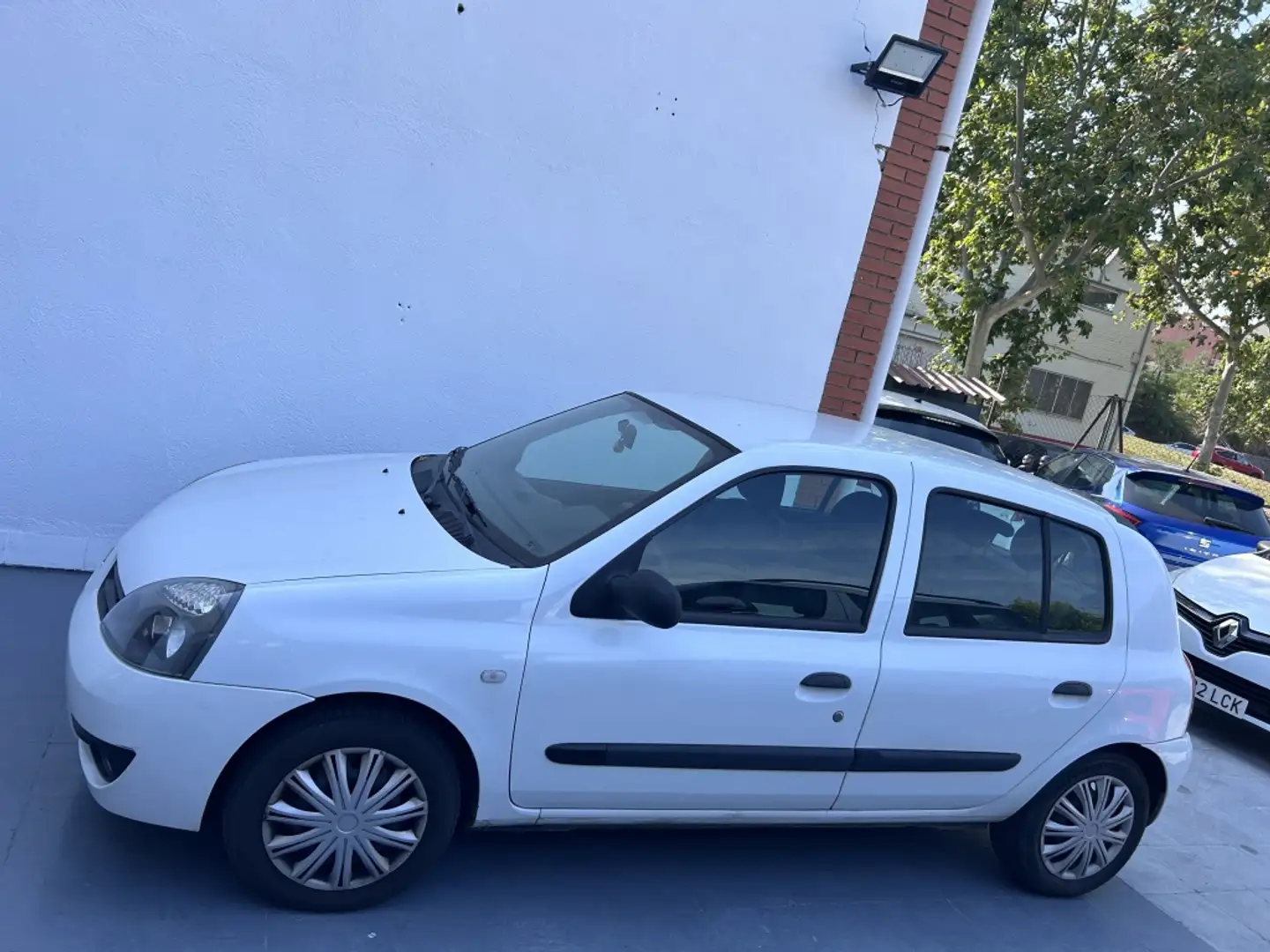 Renault Clio 1.2 16v Authentique Weiß - 2