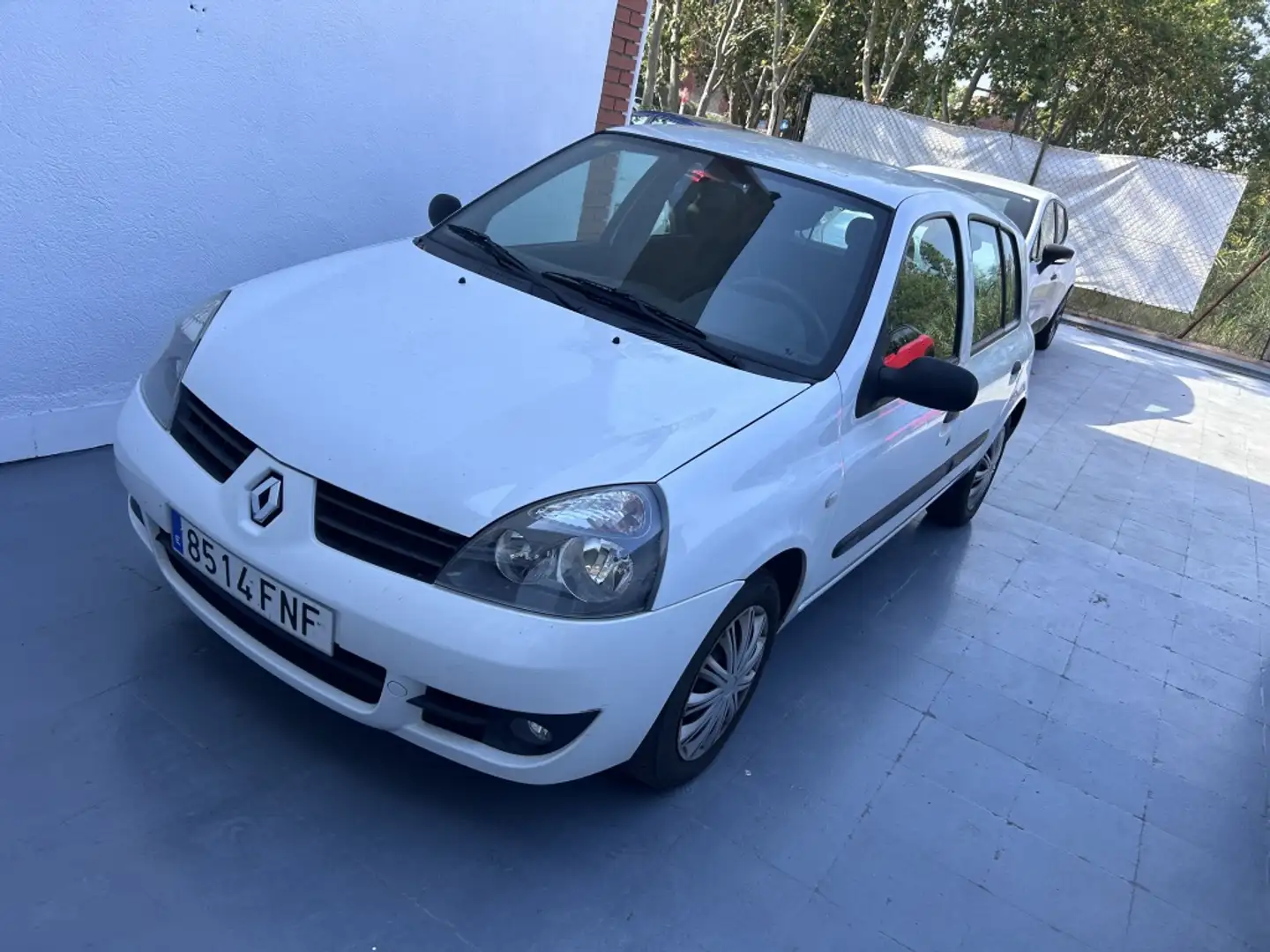 Renault Clio 1.2 16v Authentique Weiß - 1