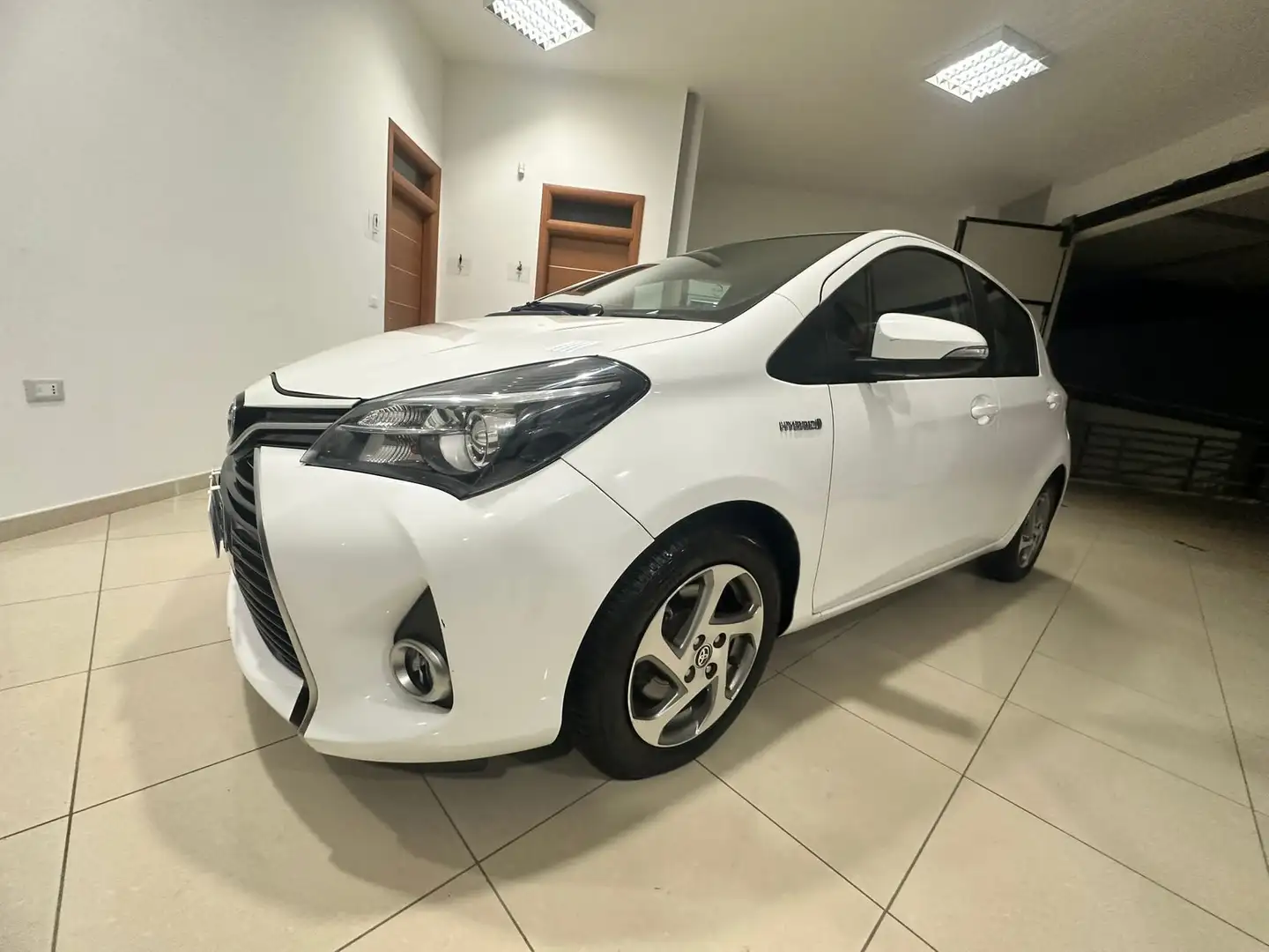 Toyota Yaris 5p 1.5h Active my16 Bianco - 1