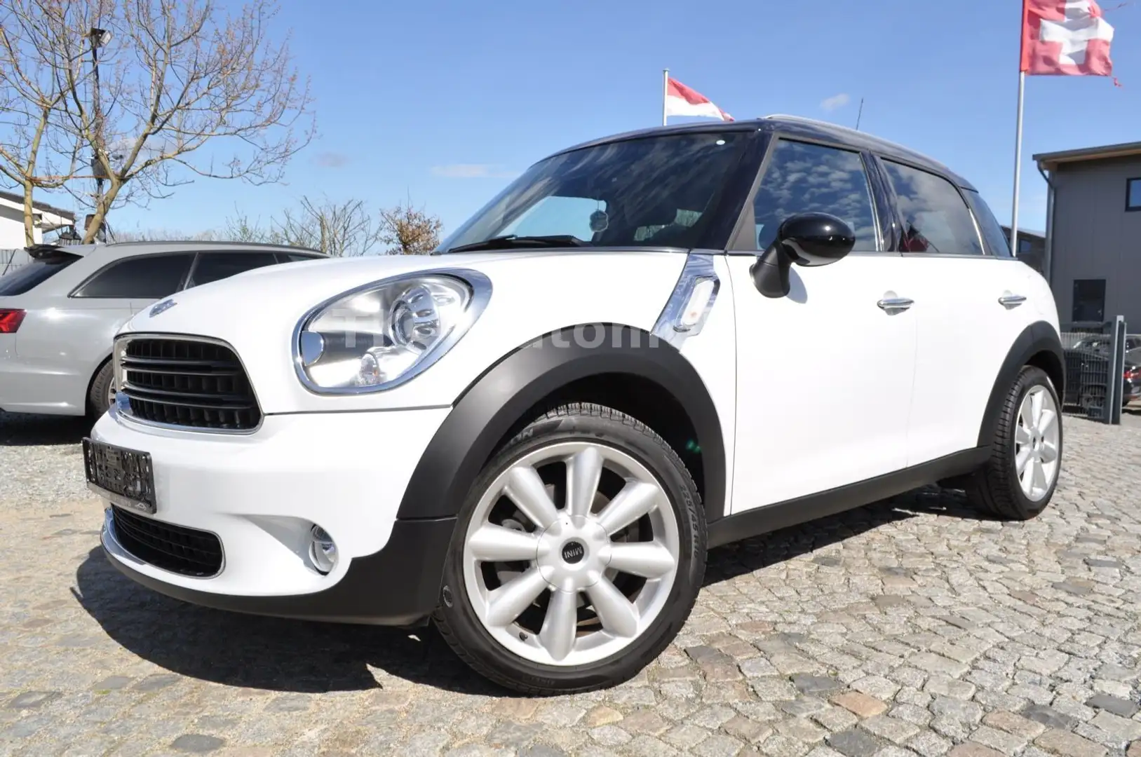 MINI Cooper Countryman Cooper /NAVI/Bi-XENON/PANO/TEMPOMAT Weiß - 1