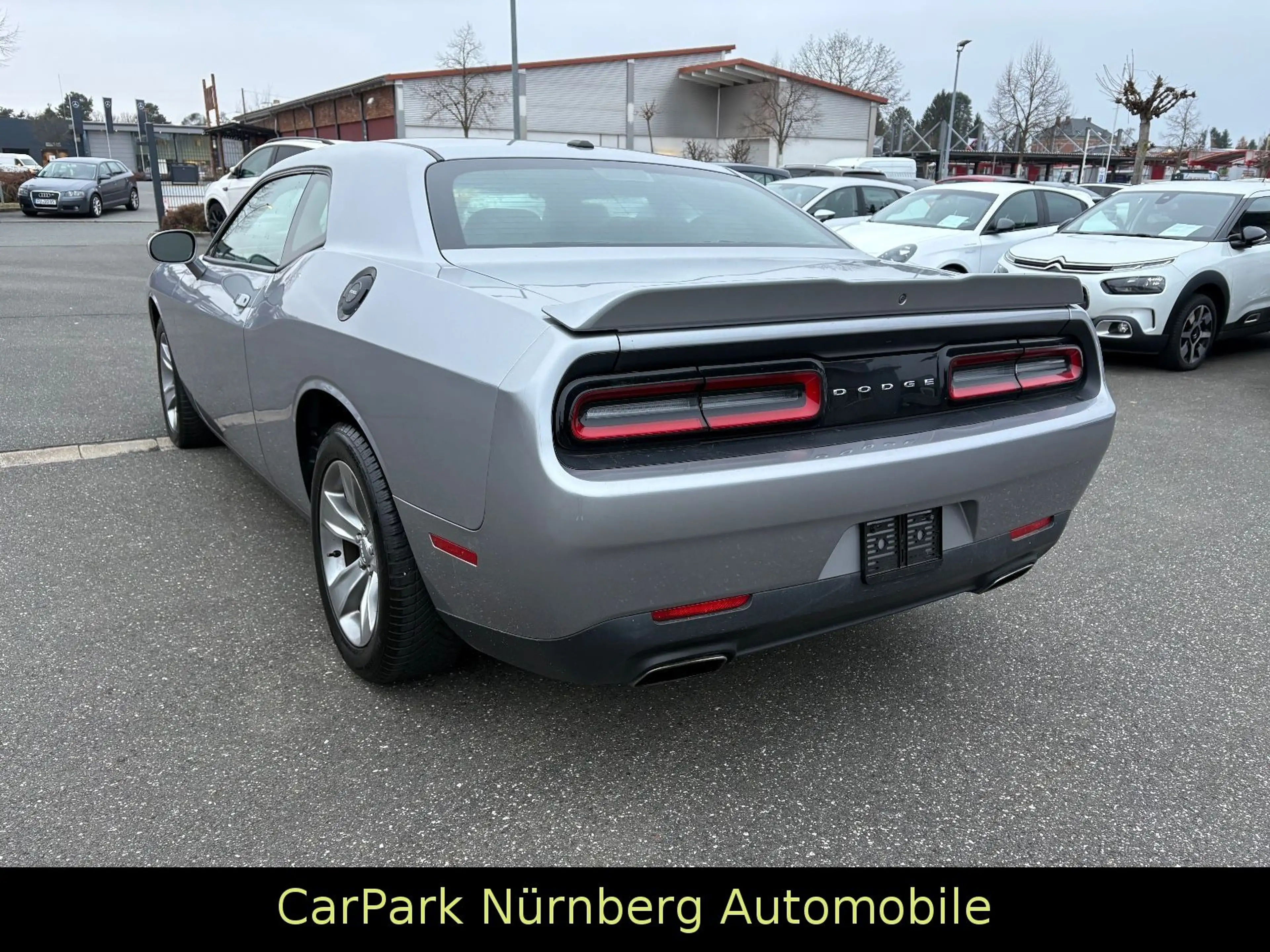 Dodge Challenger — photo 7