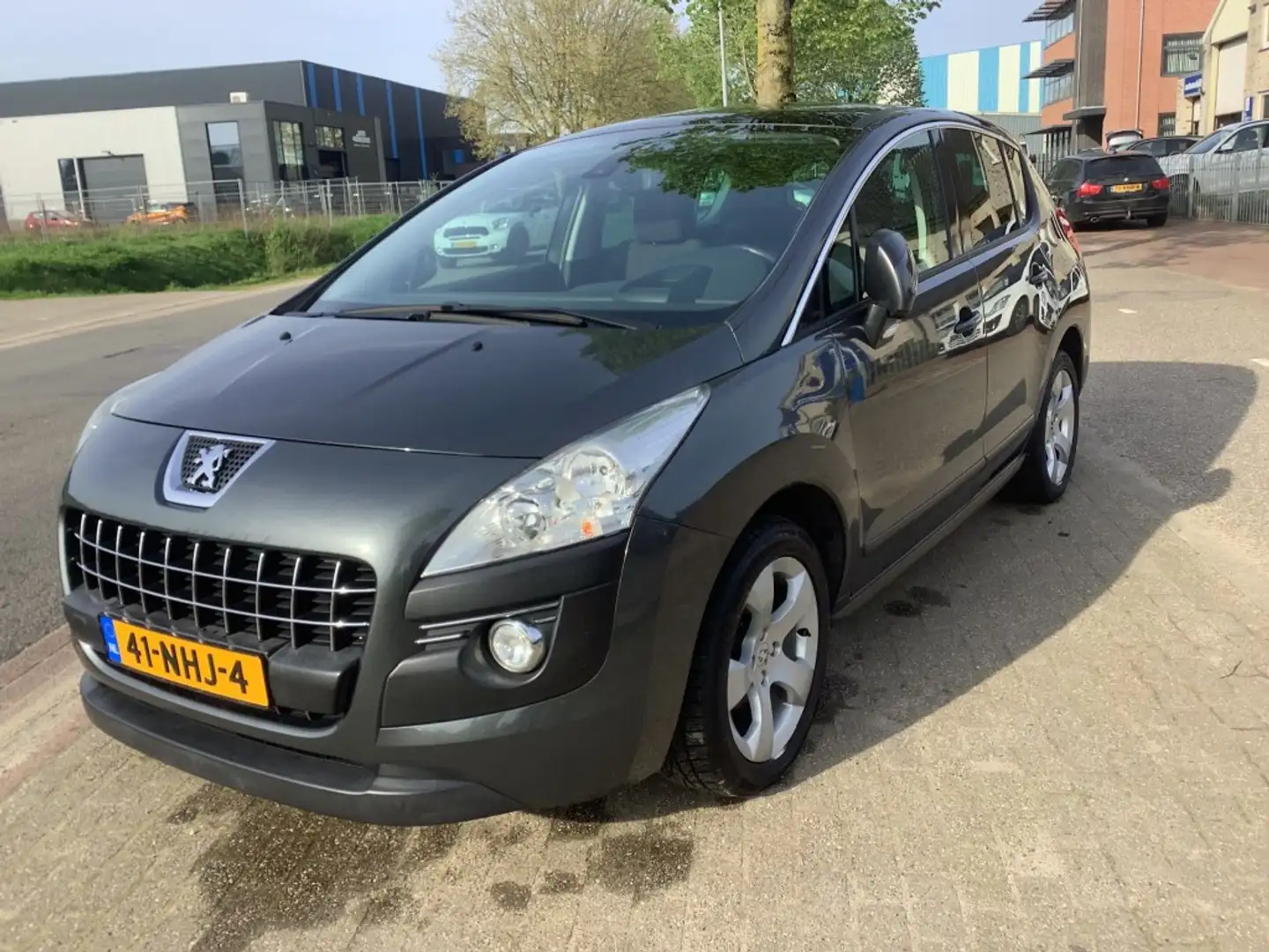 Peugeot 3008 1.6 VTI ST Grijs - 1