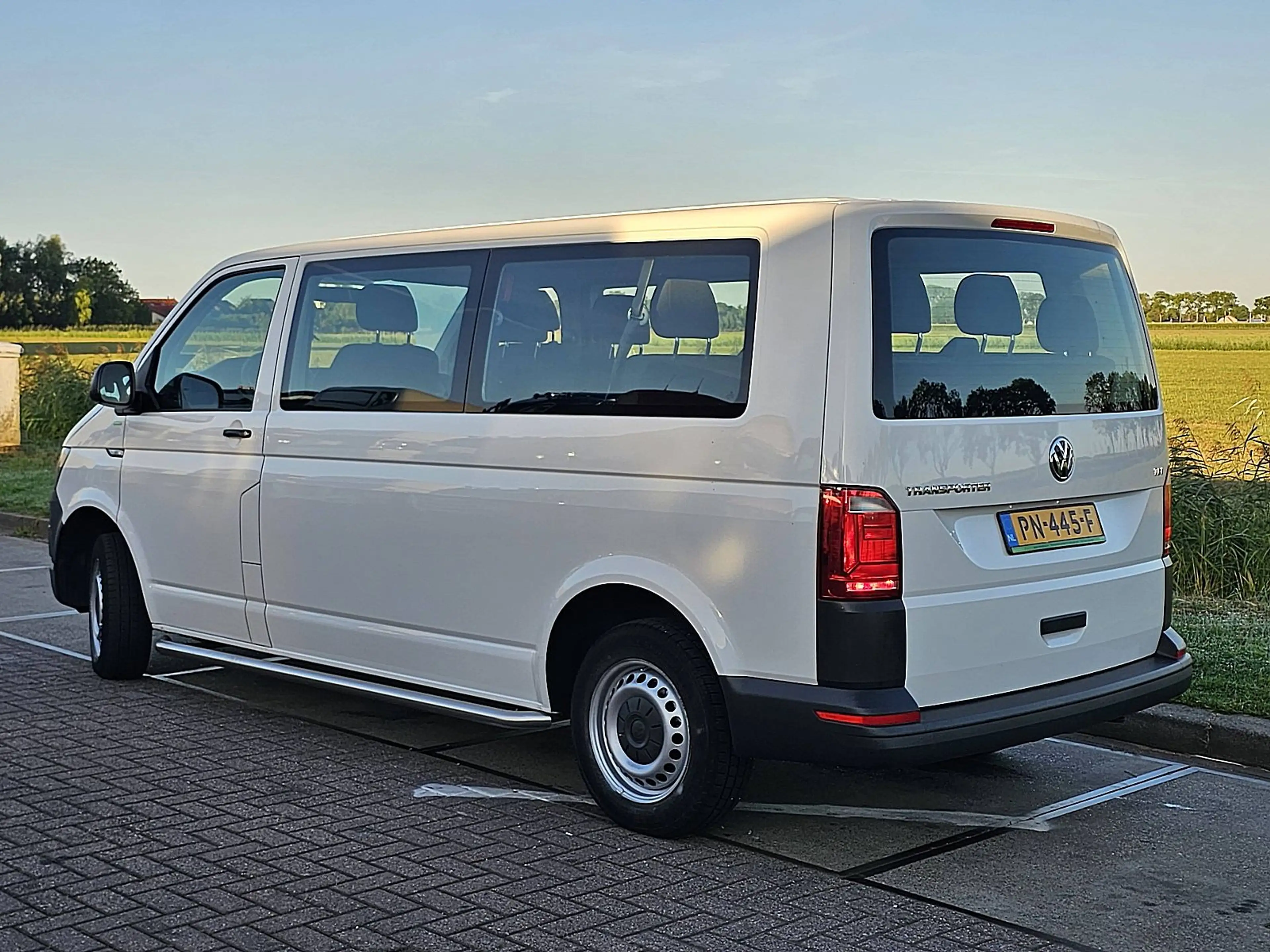 Volkswagen Transporter 2.0 TDI L2H1 Combi 9-pers AC — photo 6