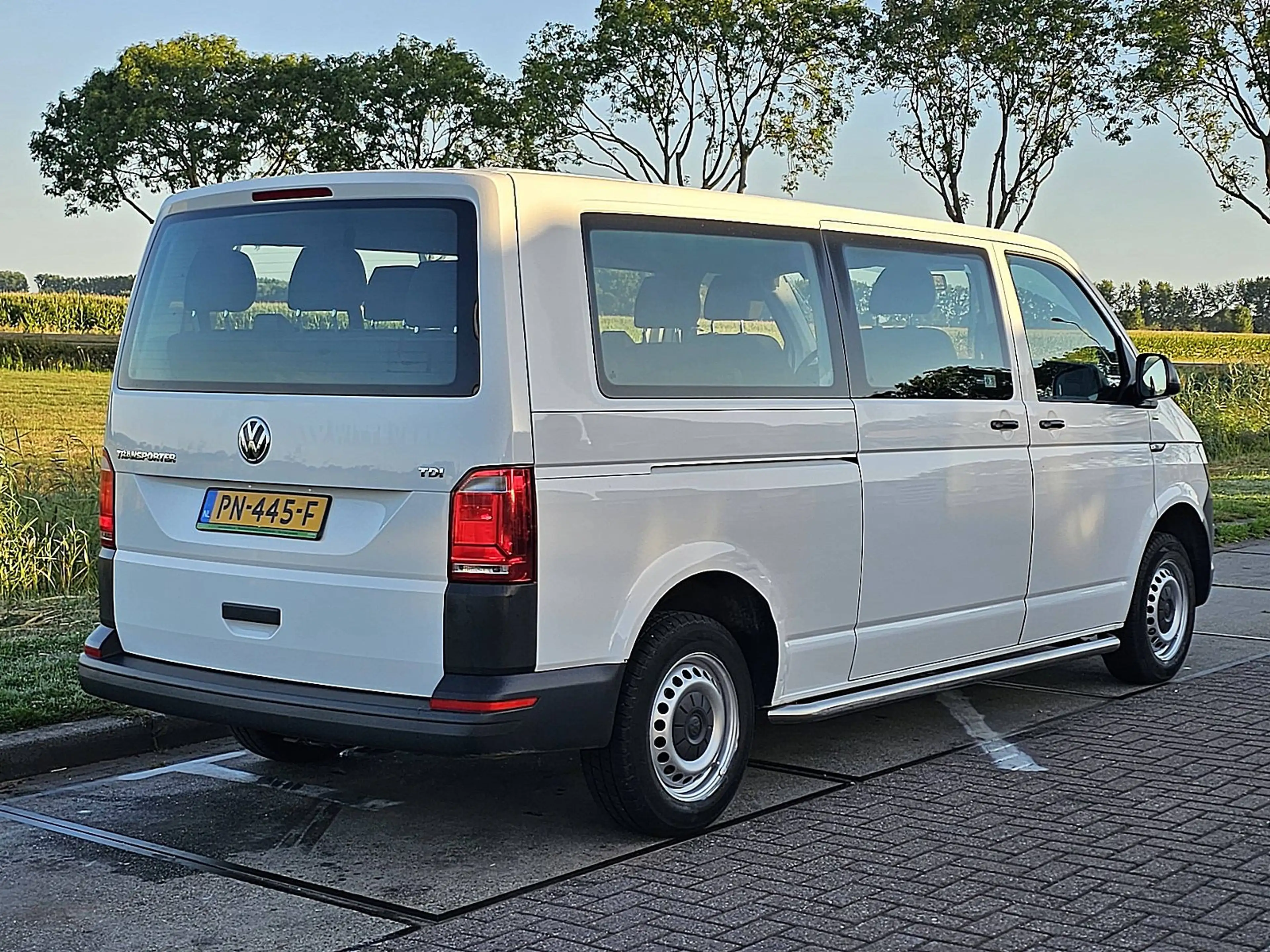 Volkswagen Transporter 2.0 TDI L2H1 Combi 9-pers AC — photo 3