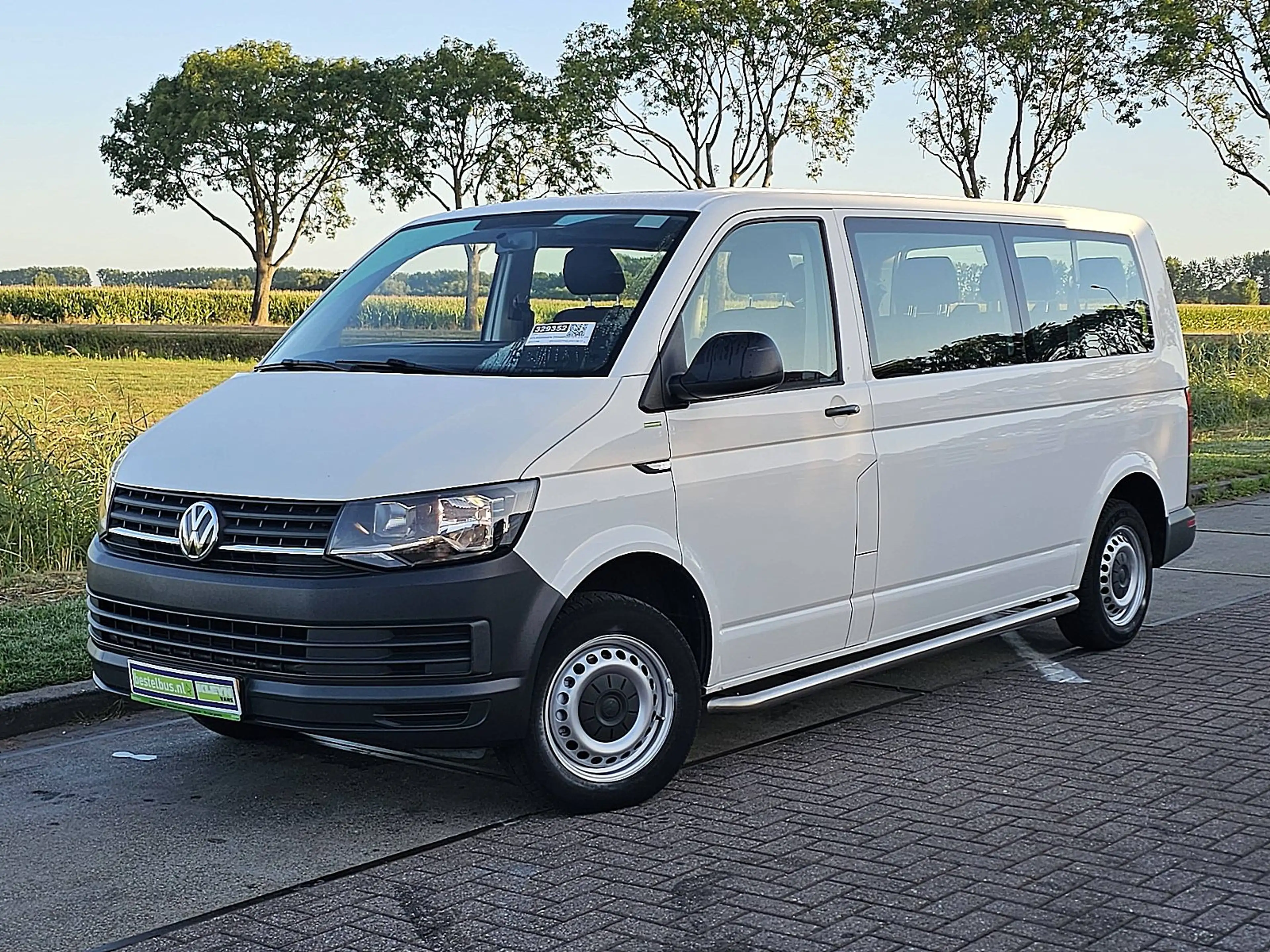 Volkswagen Transporter 2.0 TDI L2H1 Combi 9-pers AC — photo 2