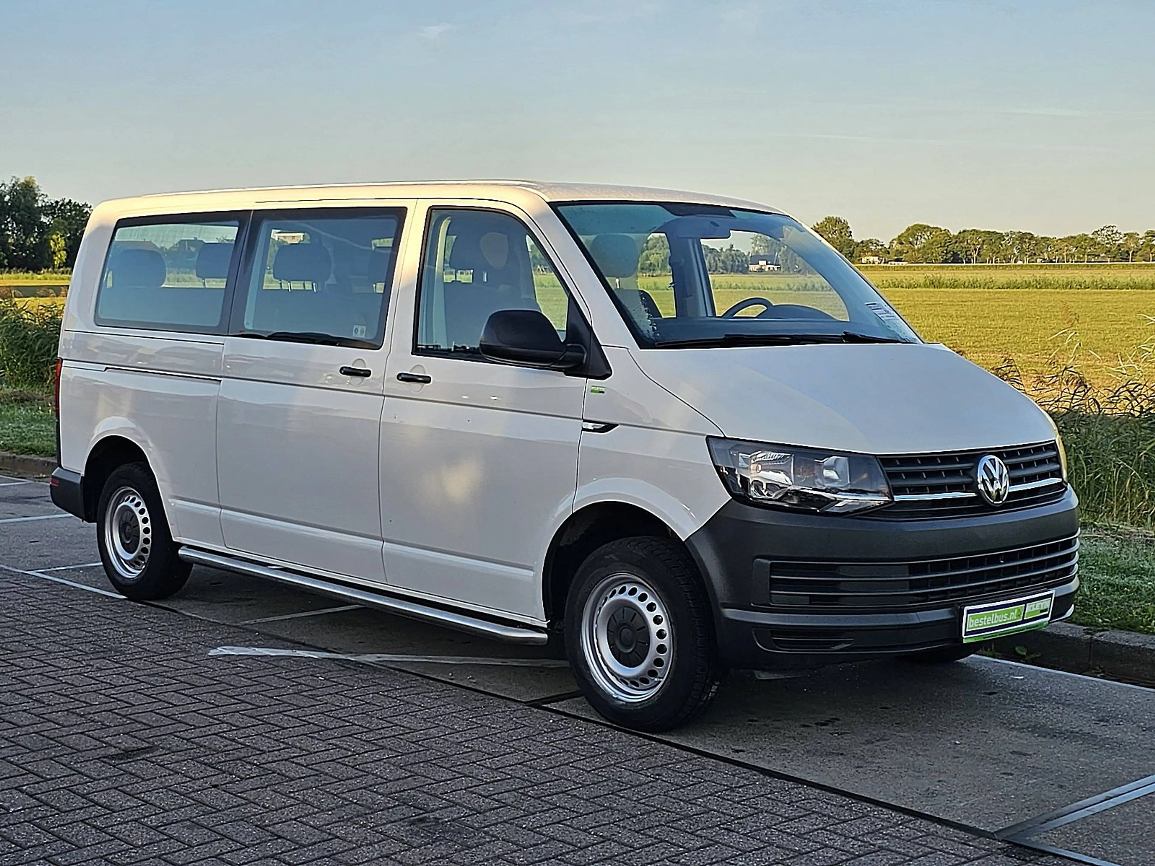 Volkswagen Transporter 2.0 TDI L2H1 Combi 9-pers AC — photo 5