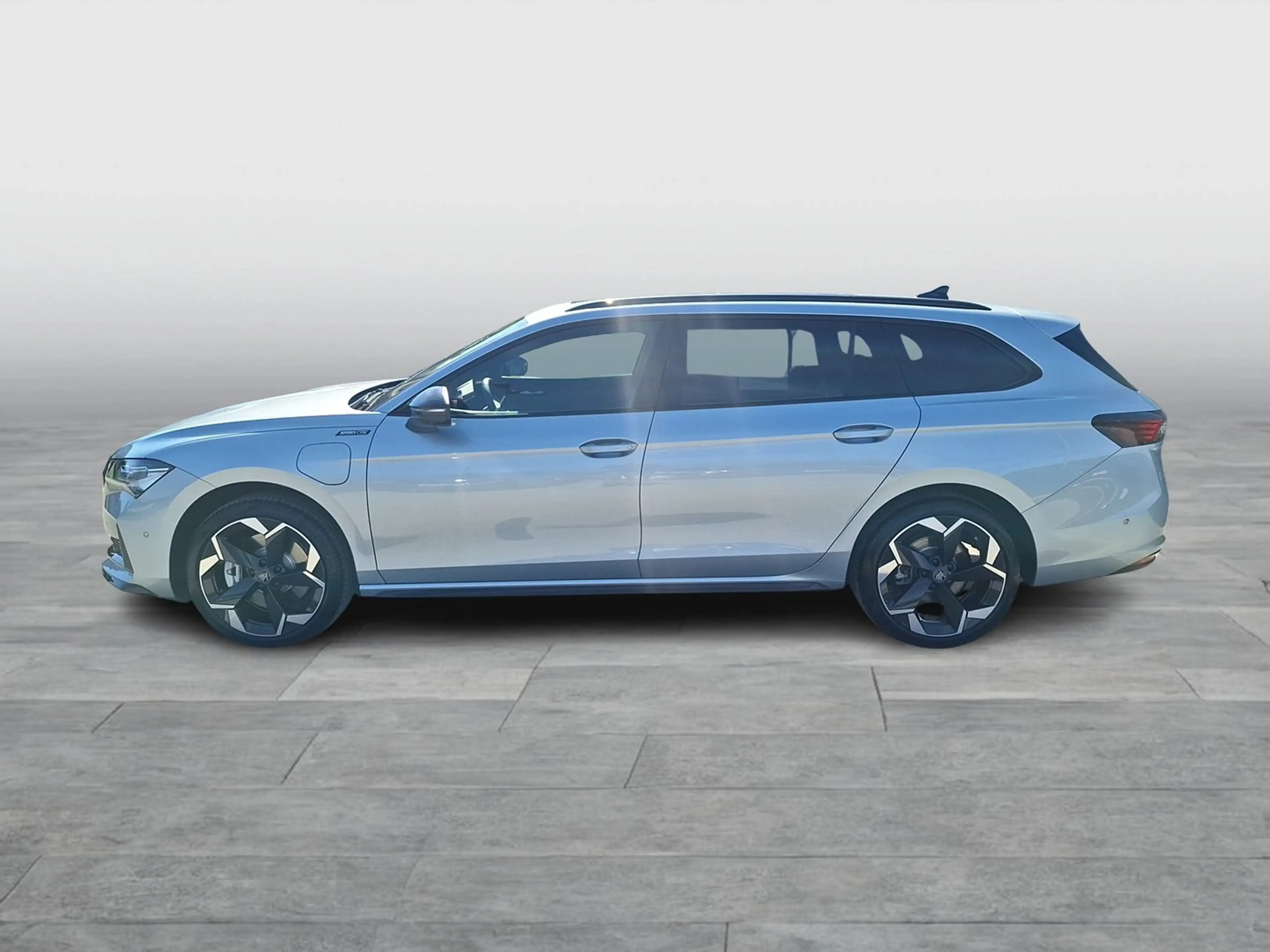 Skoda Superb Sportline iV TSI DSG — photo 2