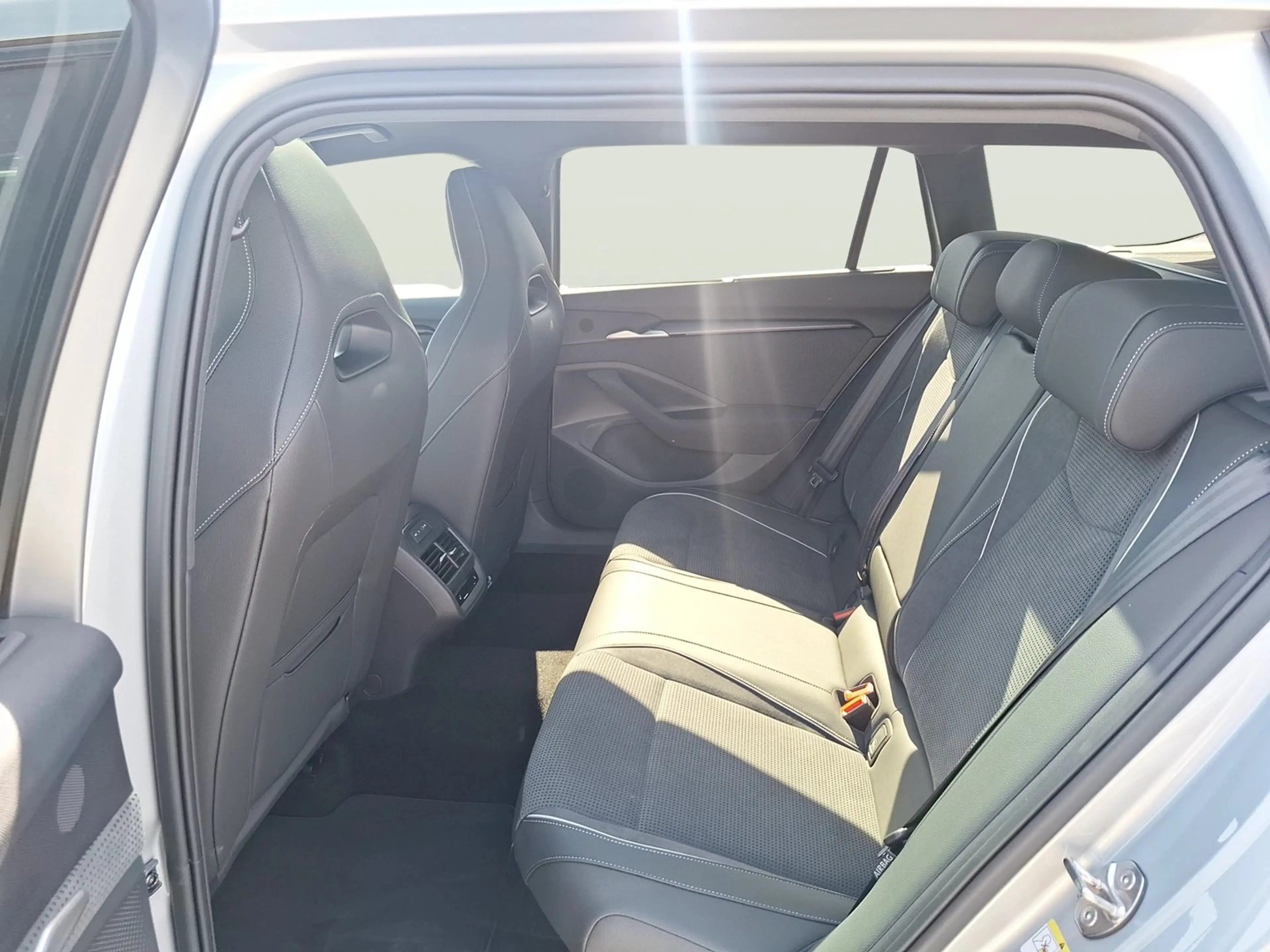 Skoda Superb Sportline iV TSI DSG — photo 12