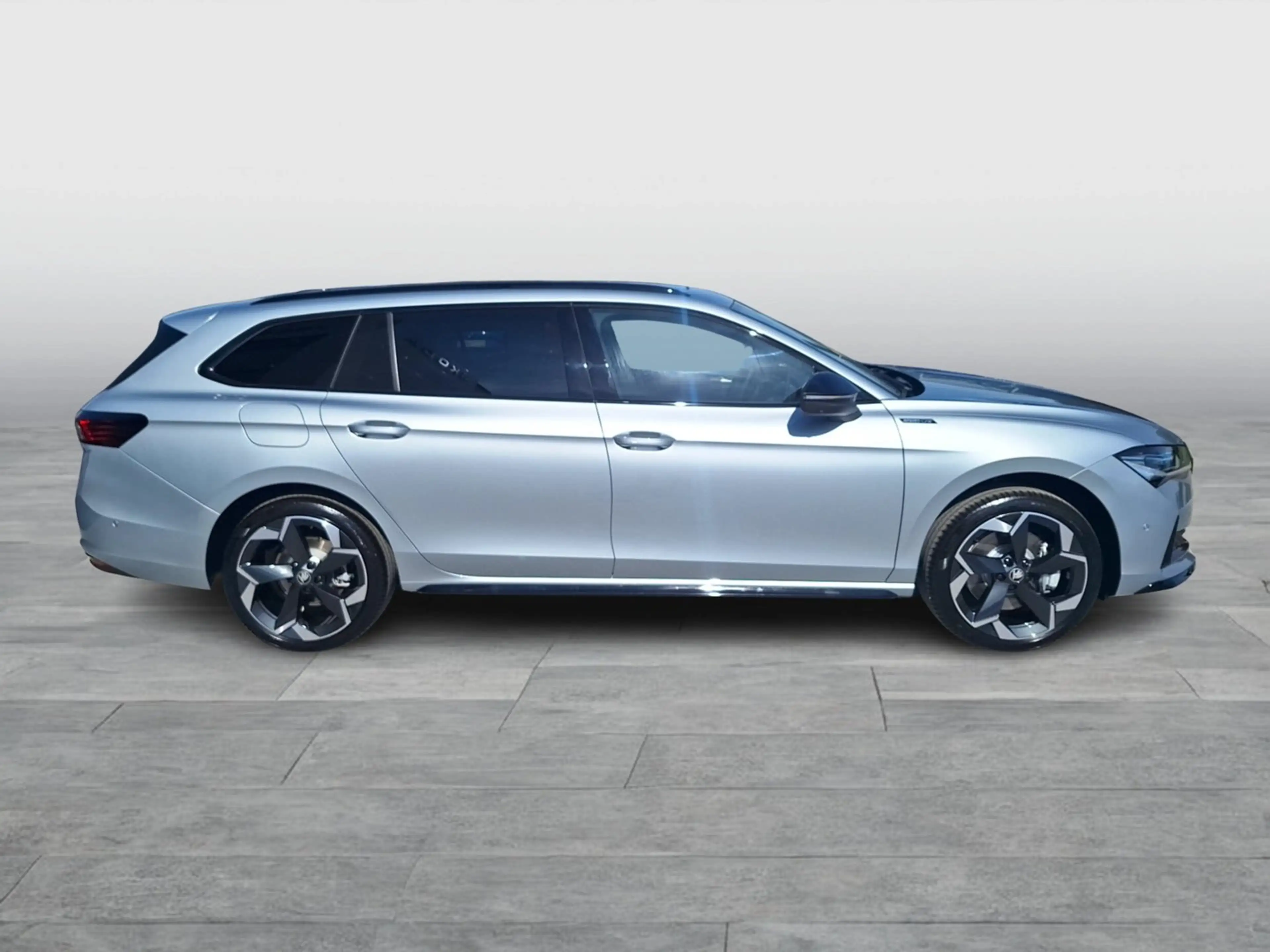 Skoda Superb Sportline iV TSI DSG — photo 6