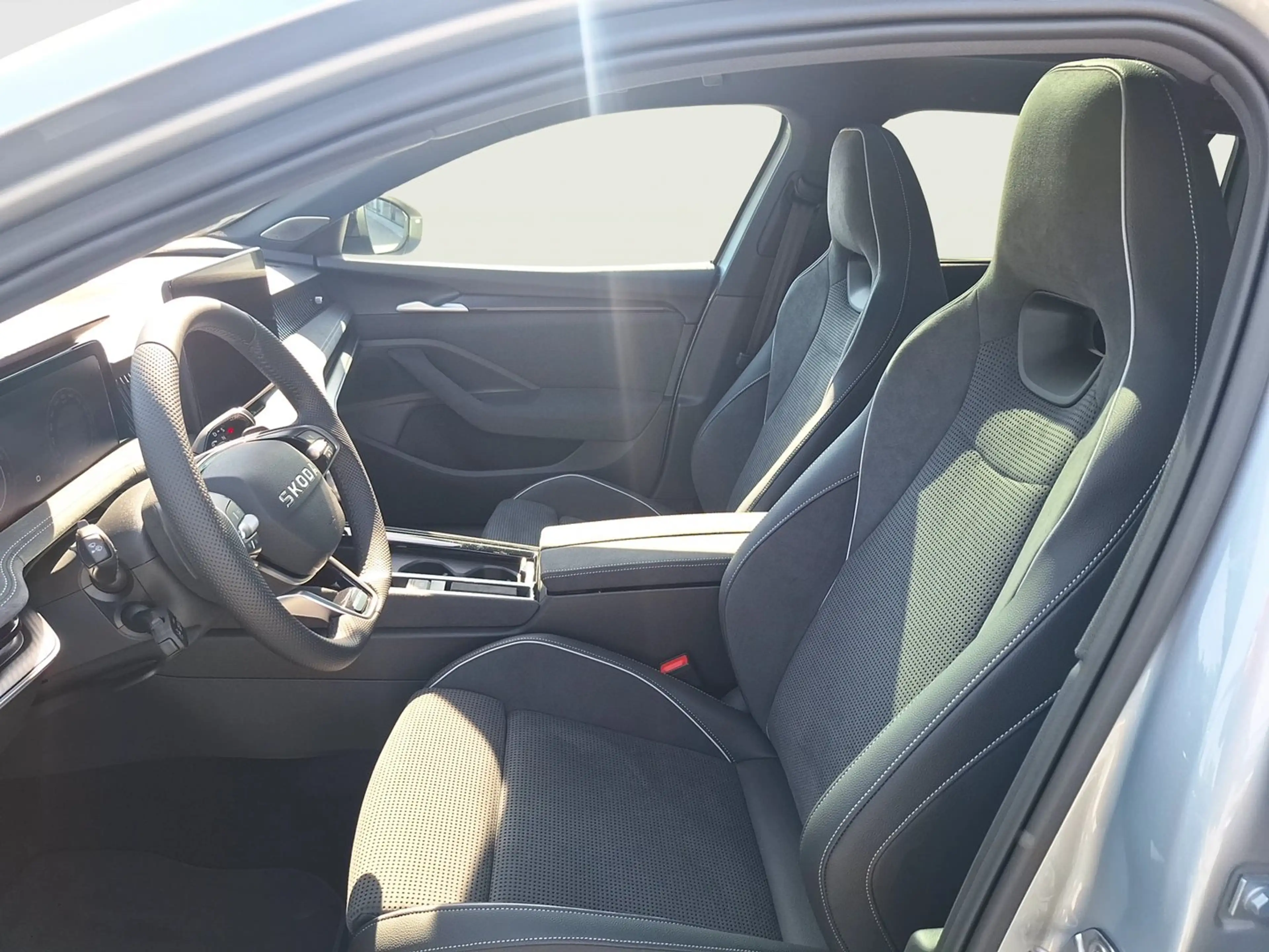Skoda Superb Sportline iV TSI DSG — photo 9