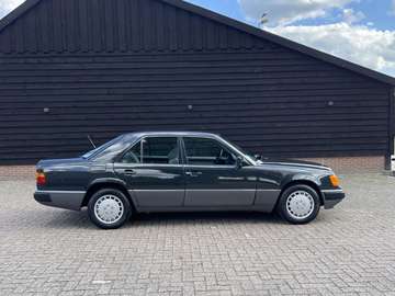 200-500 (W124) 260 E W124 weinig km D-kenteken