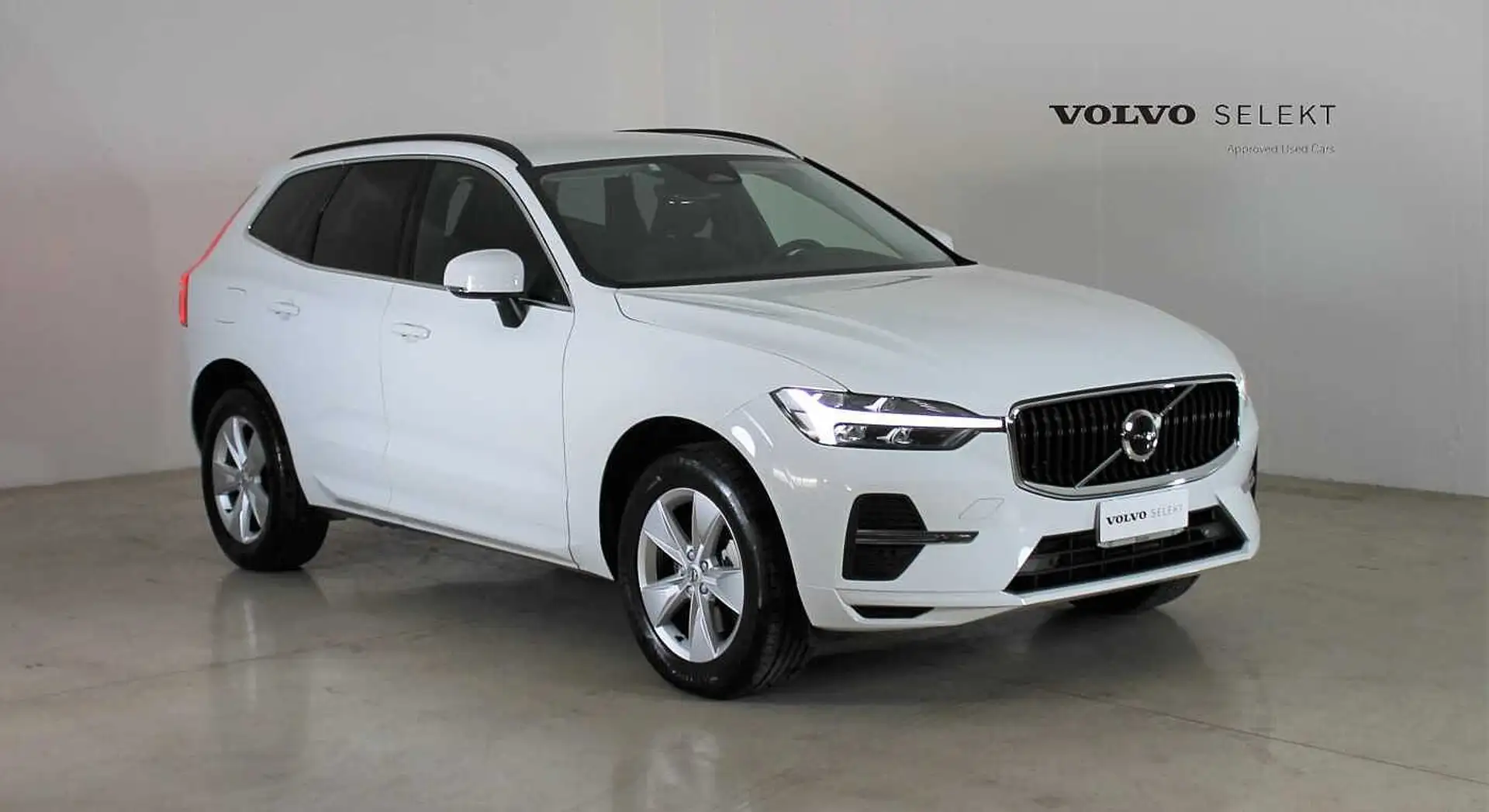 Volvo XC60 II Momentum Pro, B4 AWD mild hybrid (D) Blanc - 1
