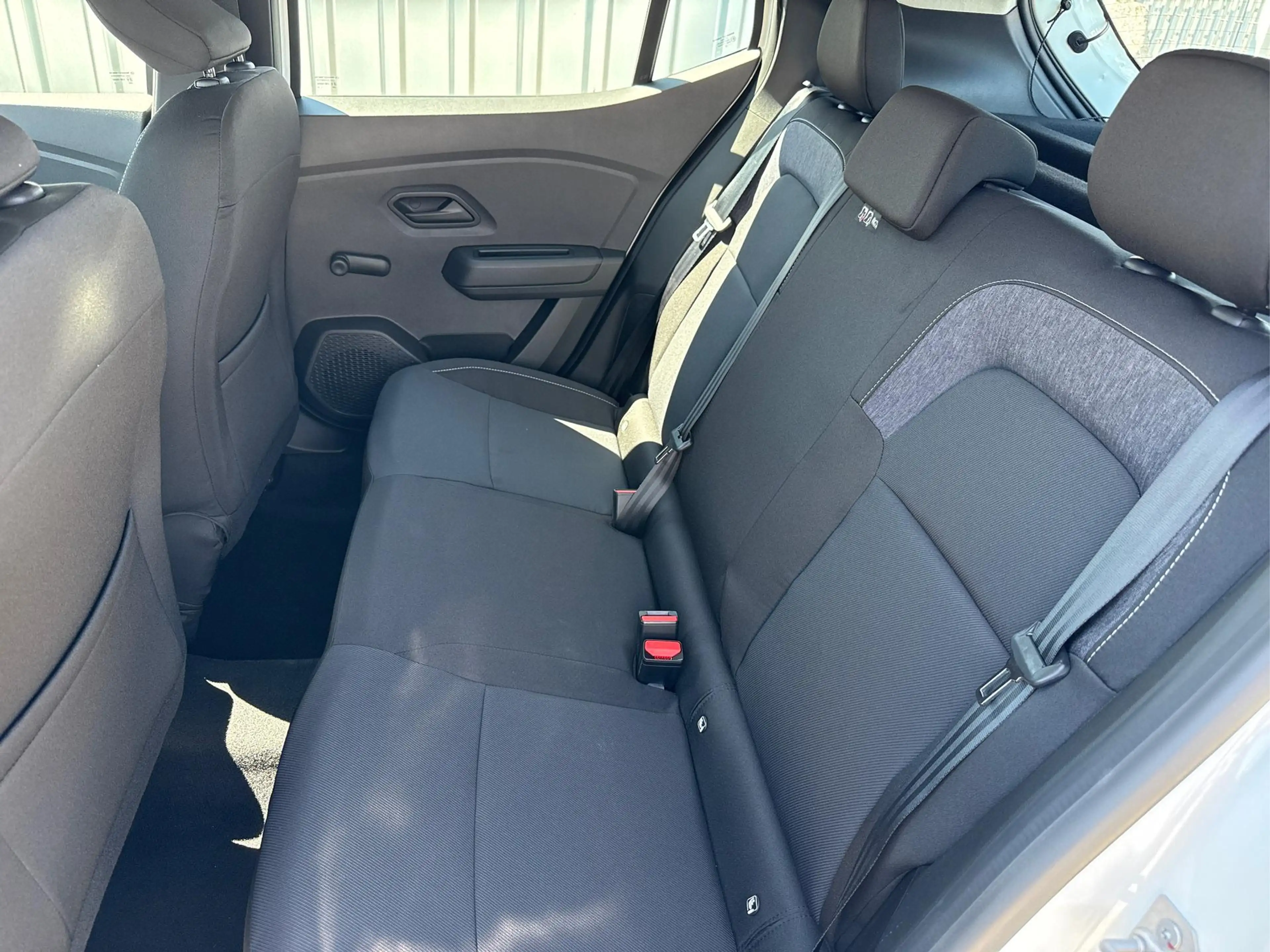 Dacia Sandero Essential 1,0 100 TCe 74 kW/100 PS-6 Gang-MJ 20... — photo 9