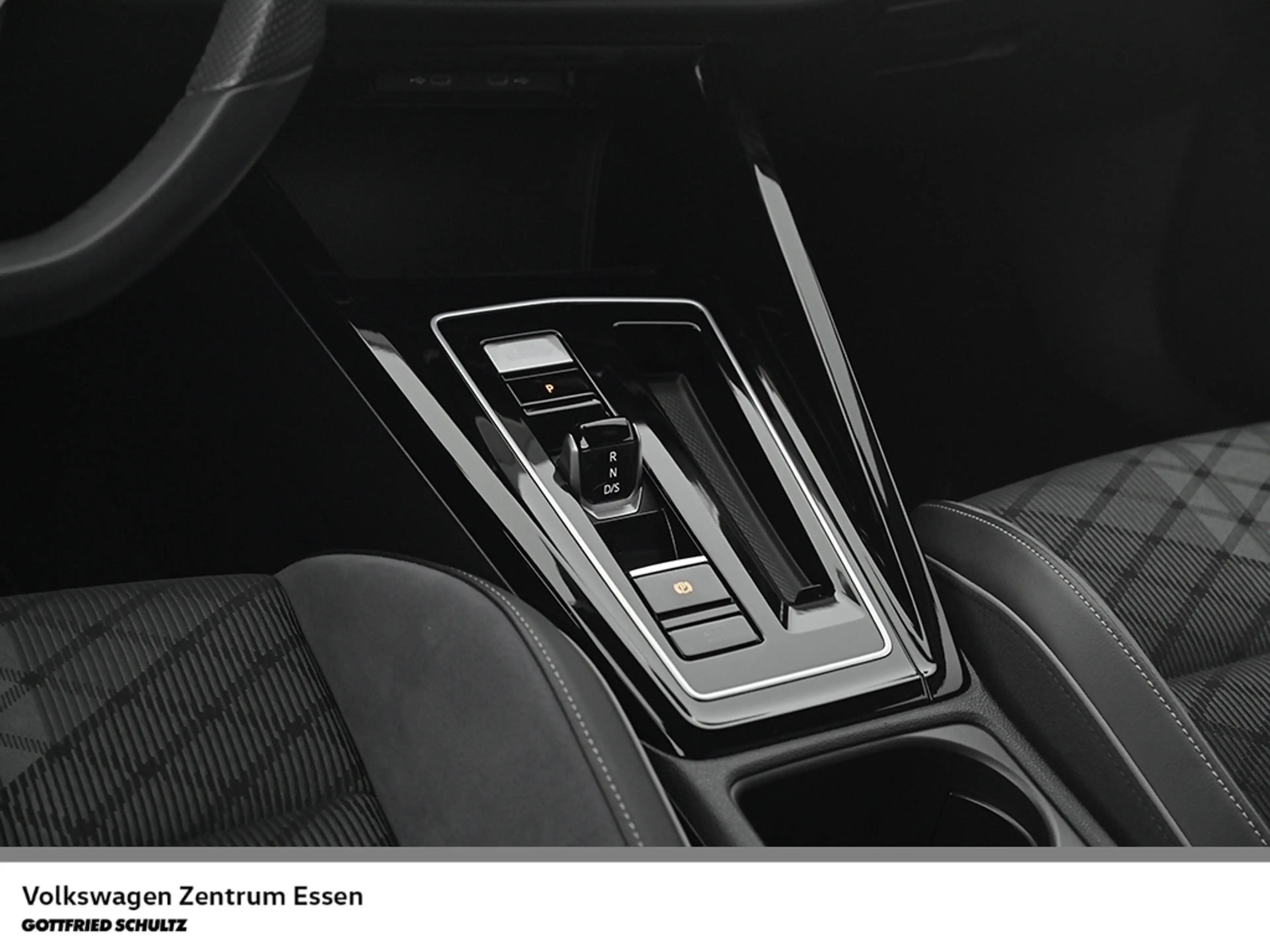 Volkswagen Golf R -Line eTSI DSG LED R-Kamera Sitzhzg PDC — photo 15