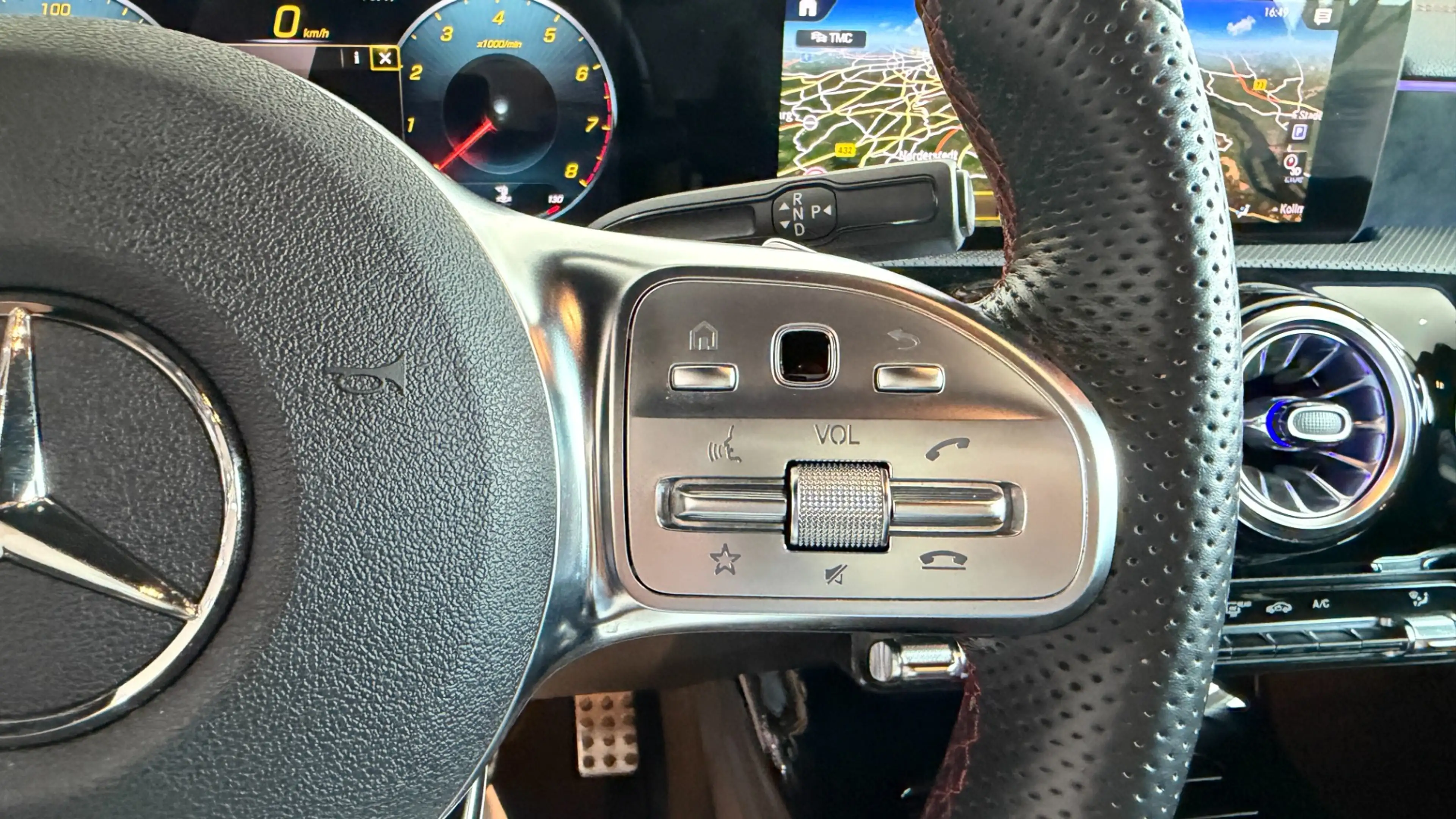 Mercedes-Benz CLA 200 9G AMG-LINE* Kamera-Ambiente — photo 20