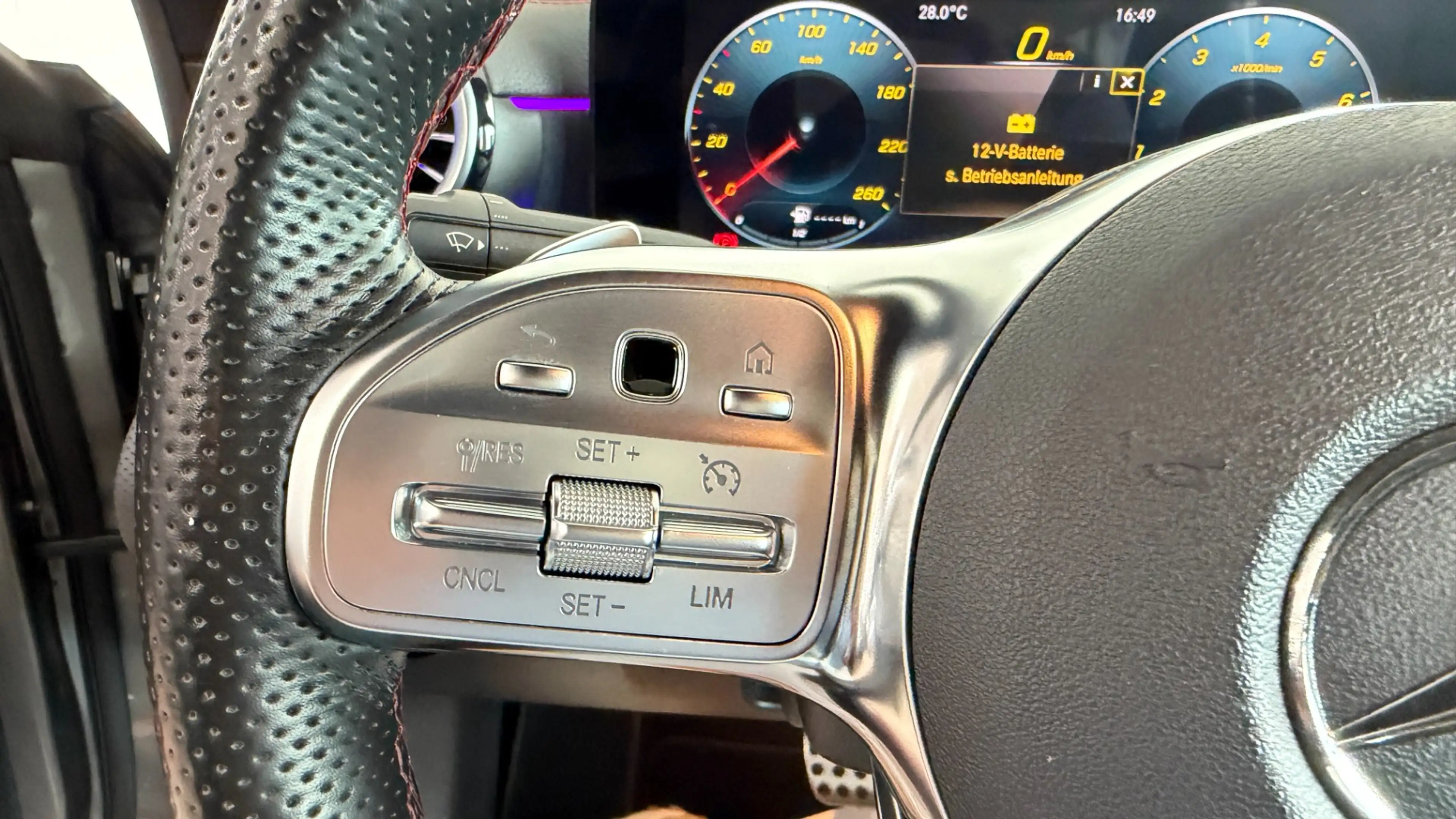 Mercedes-Benz CLA 200 9G AMG-LINE* Kamera-Ambiente — photo 19