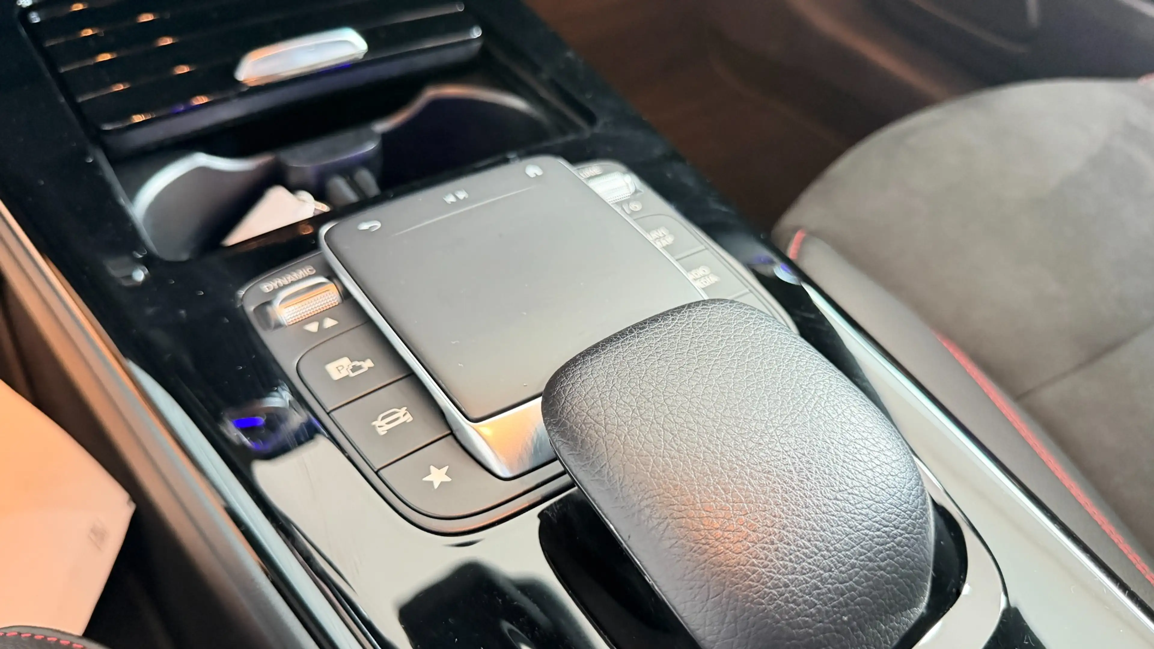Mercedes-Benz CLA 200 9G AMG-LINE* Kamera-Ambiente — photo 22