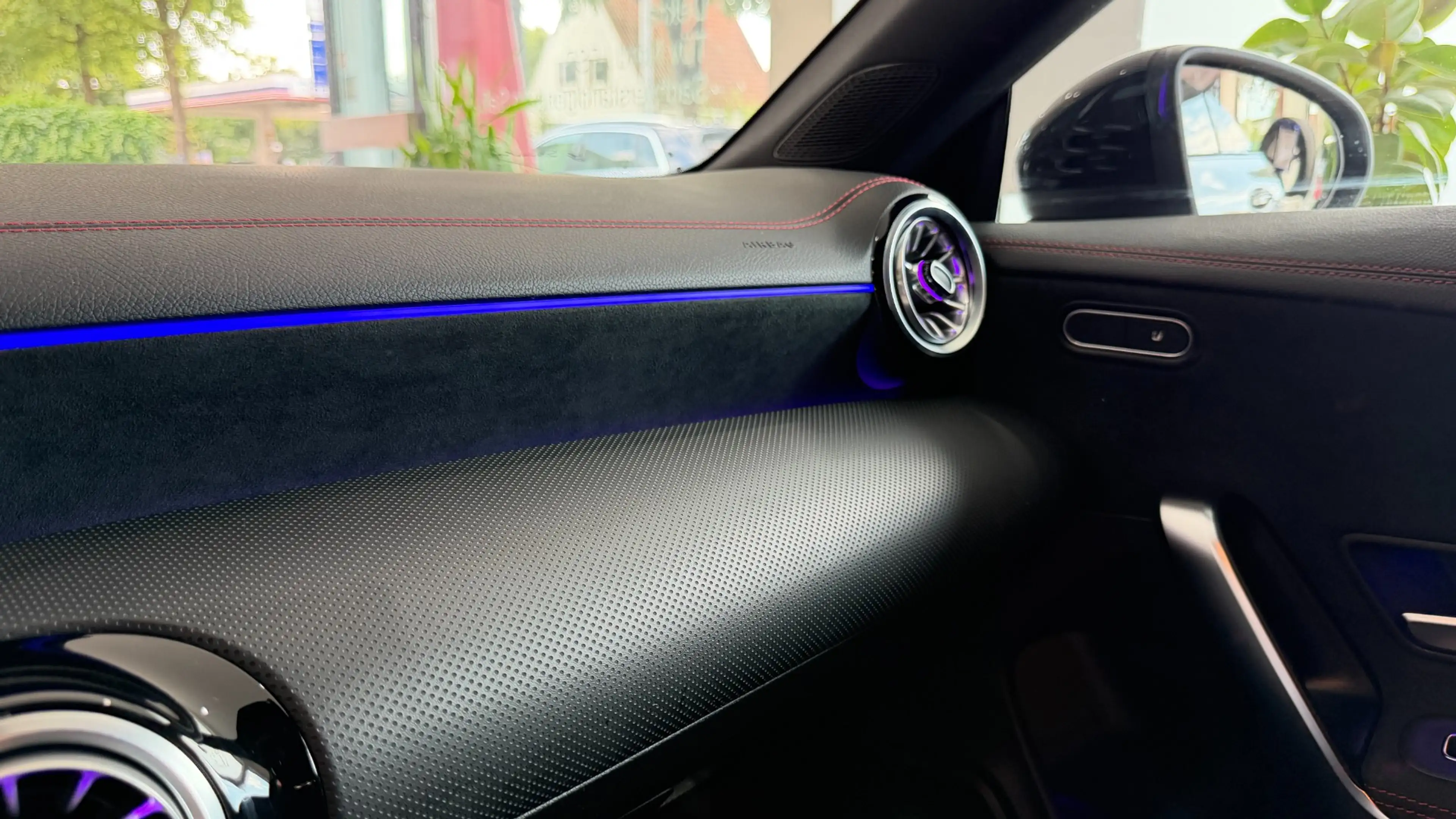 Mercedes-Benz CLA 200 9G AMG-LINE* Kamera-Ambiente — photo 24