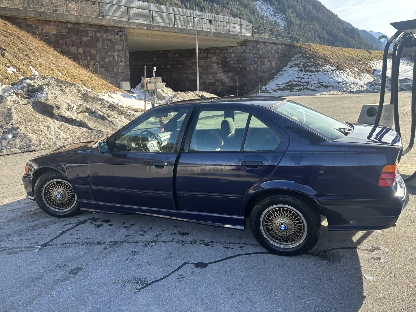 BMW 318 318tds Blau - 2