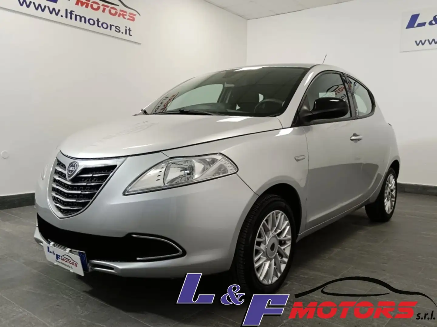Lancia Ypsilon Oro Cambio Automatico SOLI 30.000 KM Argento - 2