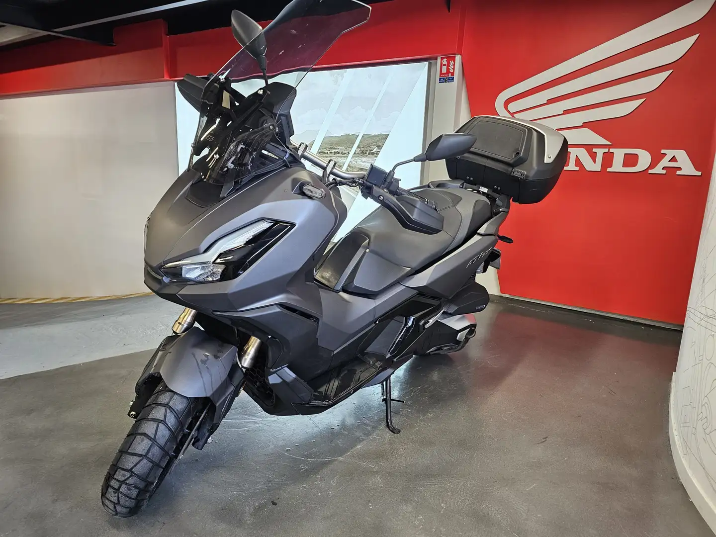 Honda ADV 350 Noir - 1