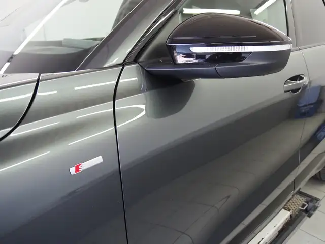 Audi Q5 SUV TDI quattro 150 kW Ansicht 4
