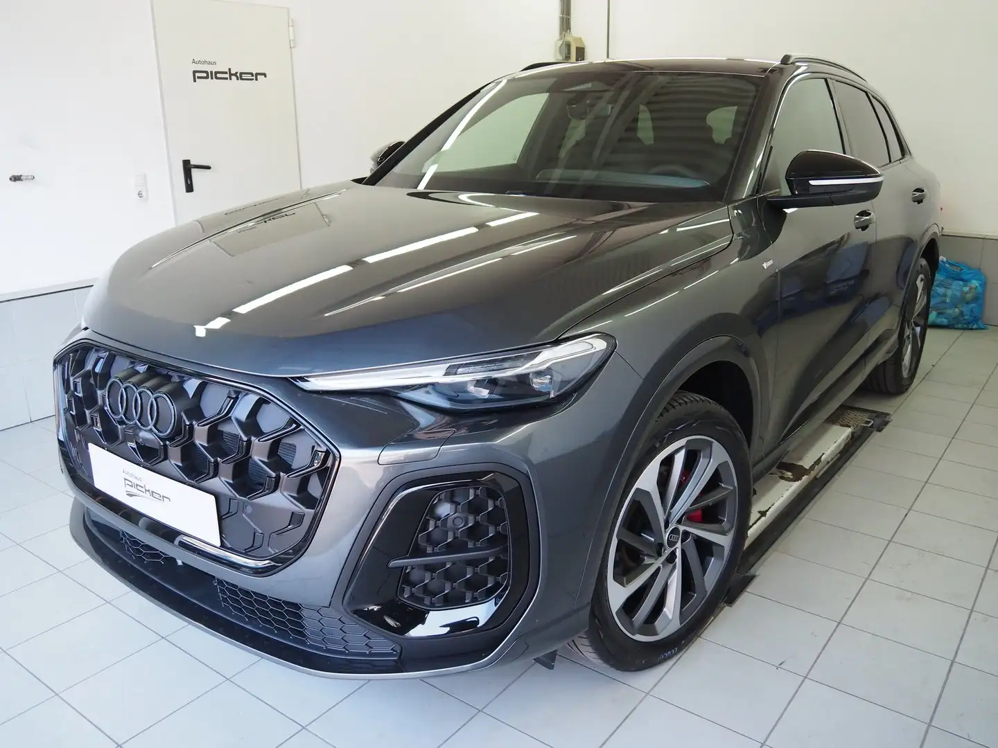 Audi Q5 SUV TDI quattro 150 kW Grau - 1