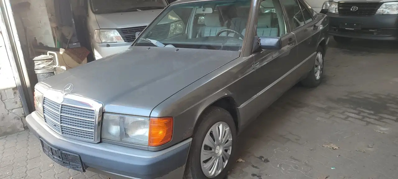 Mercedes-Benz 190