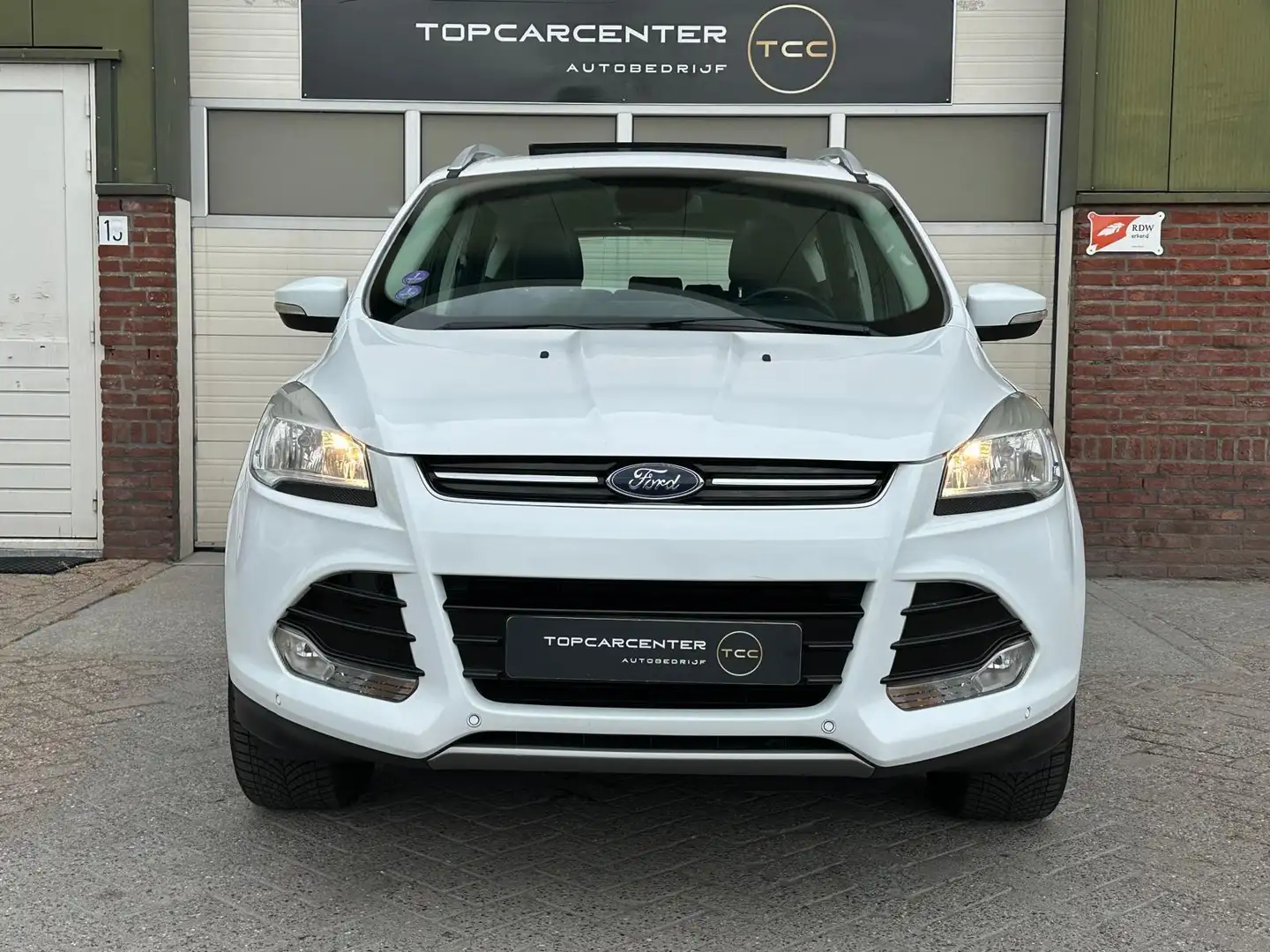 Ford Kuga 1.5 Titanium/KEYL/CAMERA/TRERKH/NAVI/CRUISE/APK/NA Weiß - 2