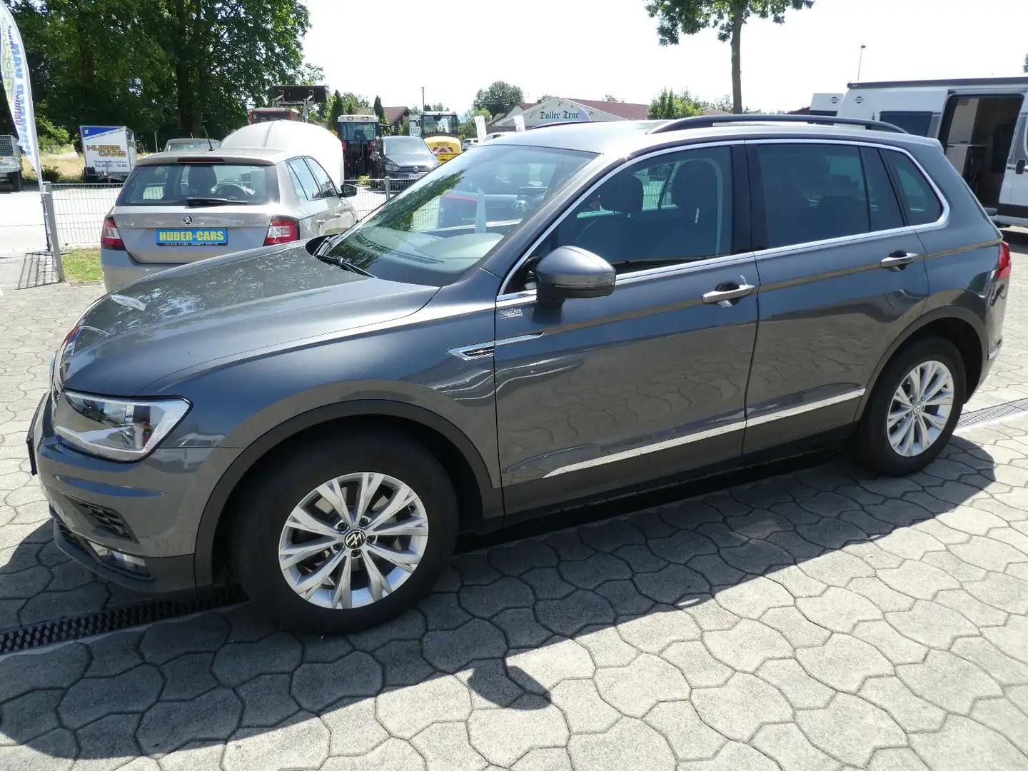Volkswagen Tiguan Comfortline TSI DSG 4Motion Grau - 2