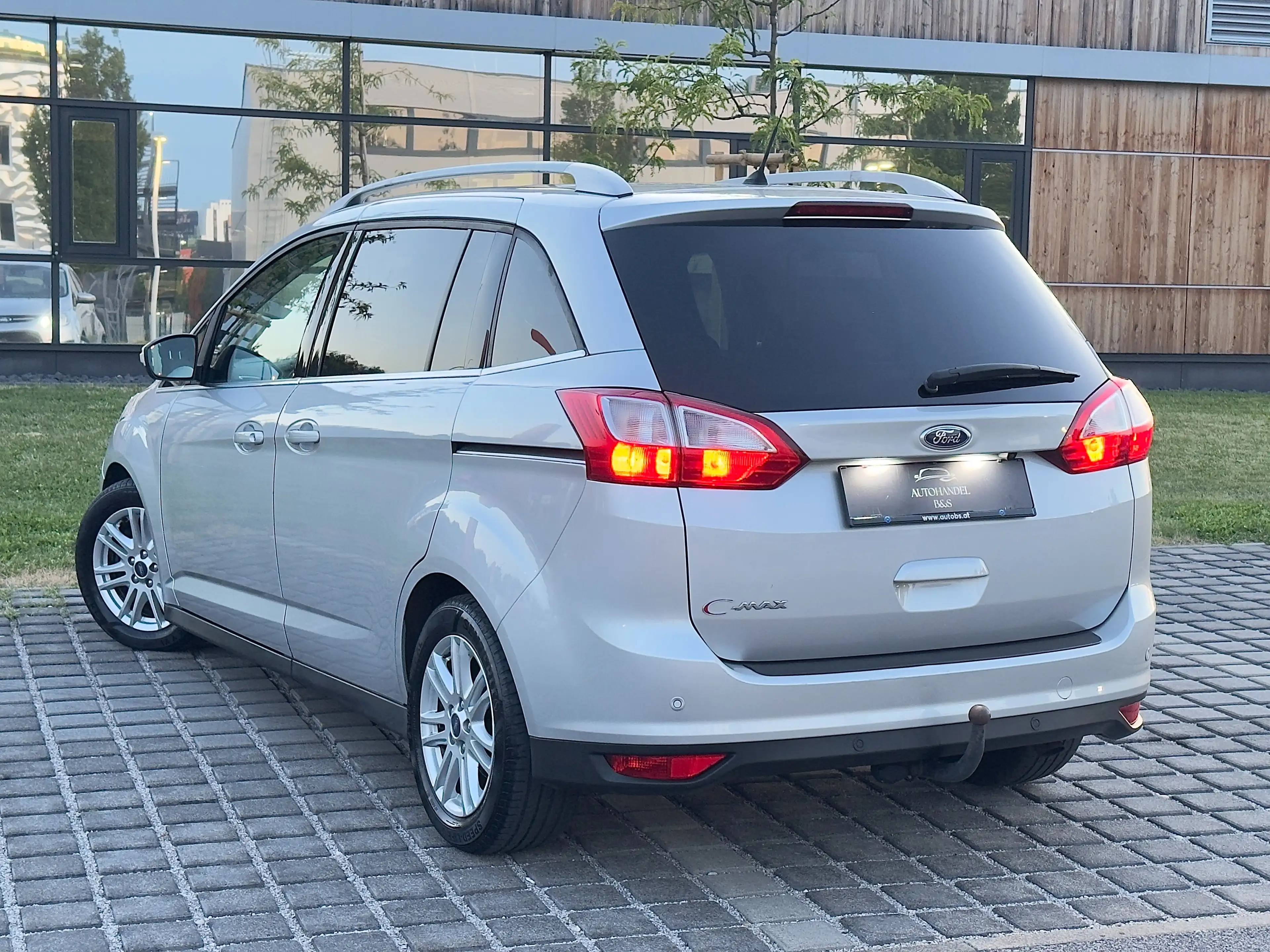 Ford Grand C-Max Titanium 2,0 TDCi DPF Powershift — photo 4