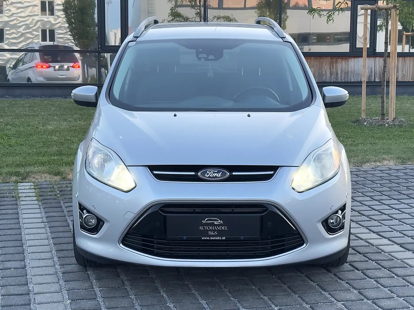 Ford Grand C-Max Titanium 2,0 TDCi DPF Powershift Silber - 2