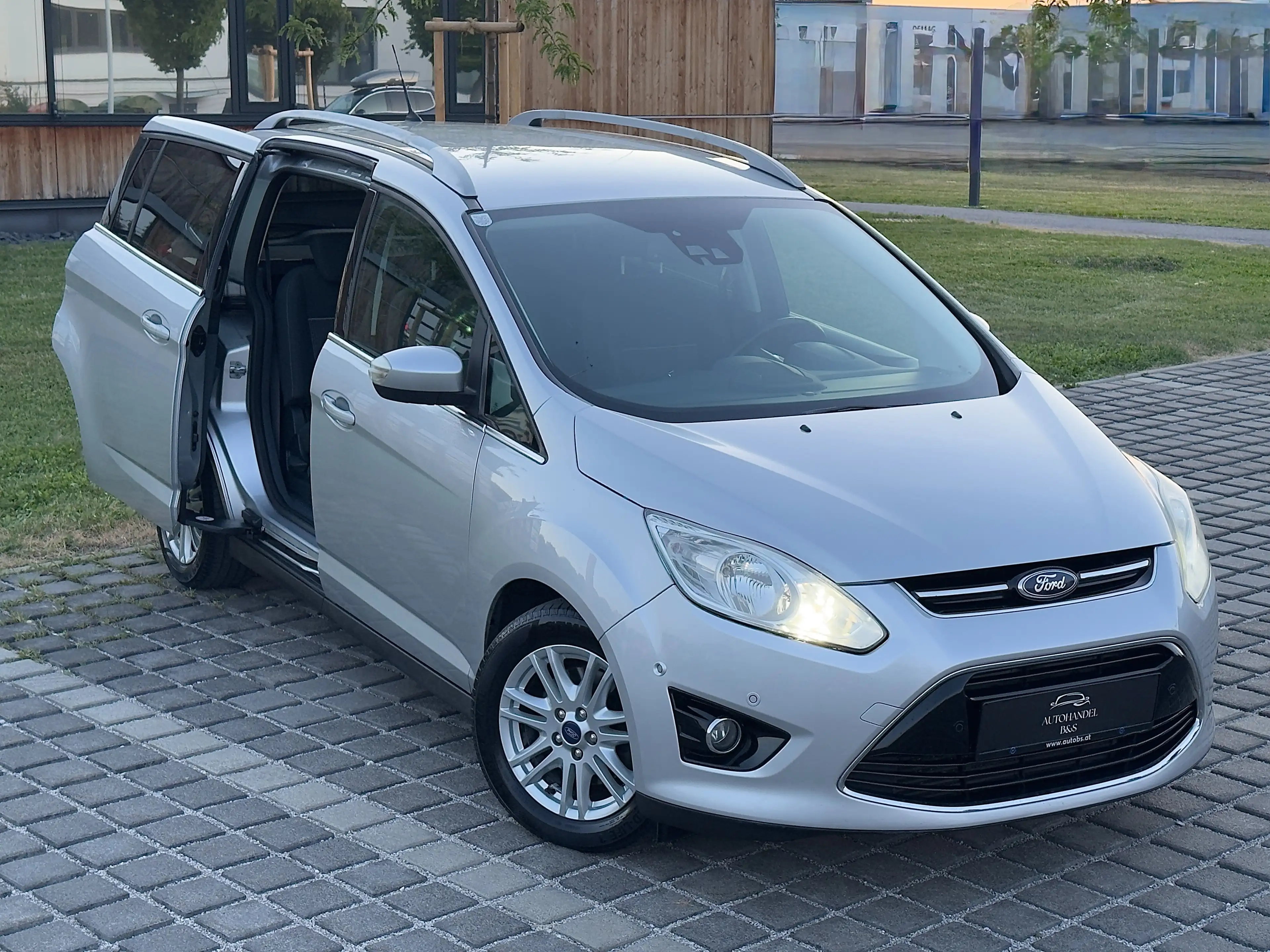 Ford Grand C-Max Titanium 2,0 TDCi DPF Powershift — photo 9