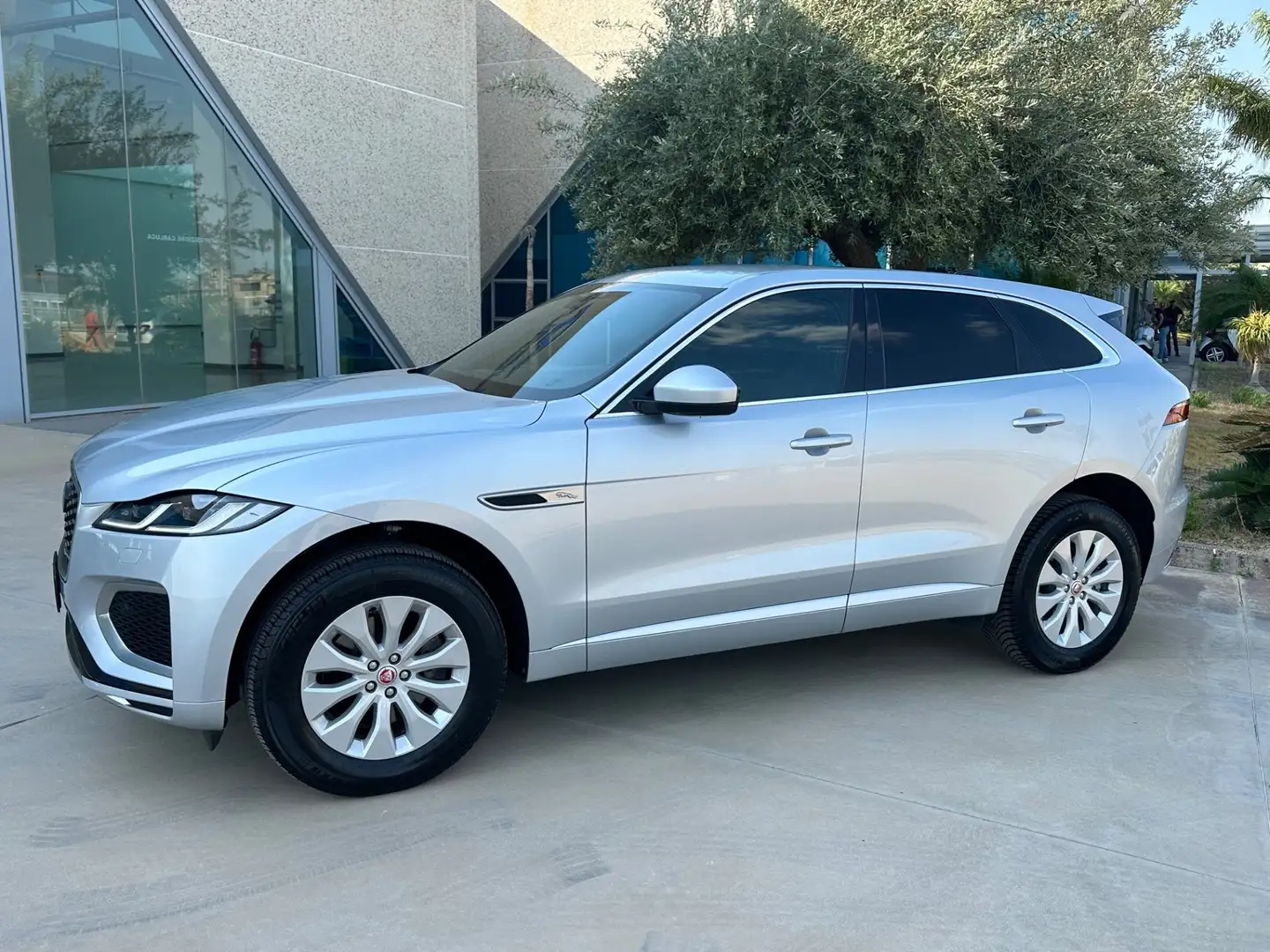 Jaguar F-Pace R-Dynamic S awd offerta T-Stock prezzo imperdibile Argento - 2