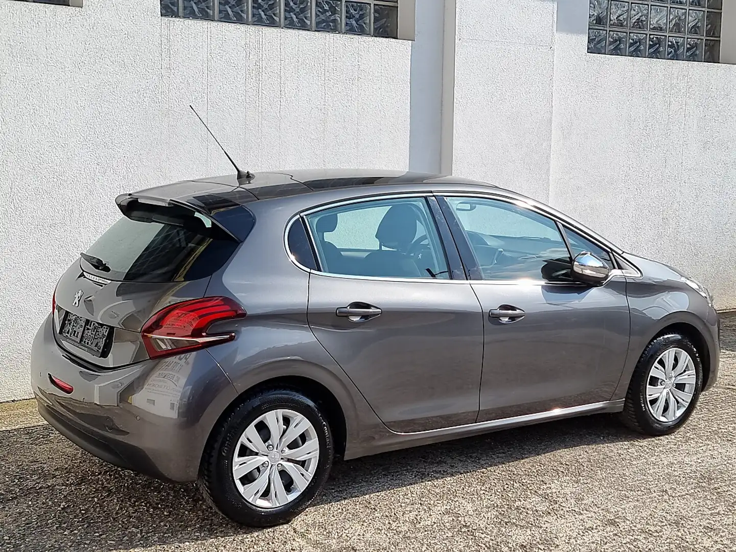 Peugeot 208 Allure 1,2 PureTech 82 ASG5 Grau - 2
