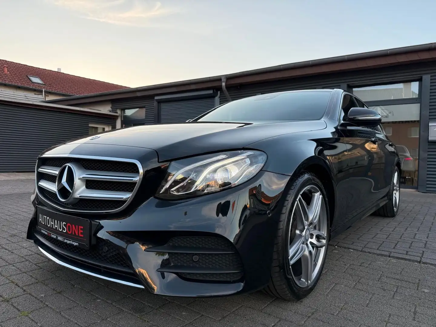 Mercedes-Benz E 220 d Limo. AMG WIDESCREEN/SCHIEBEDACH/KAMRA Noir - 1