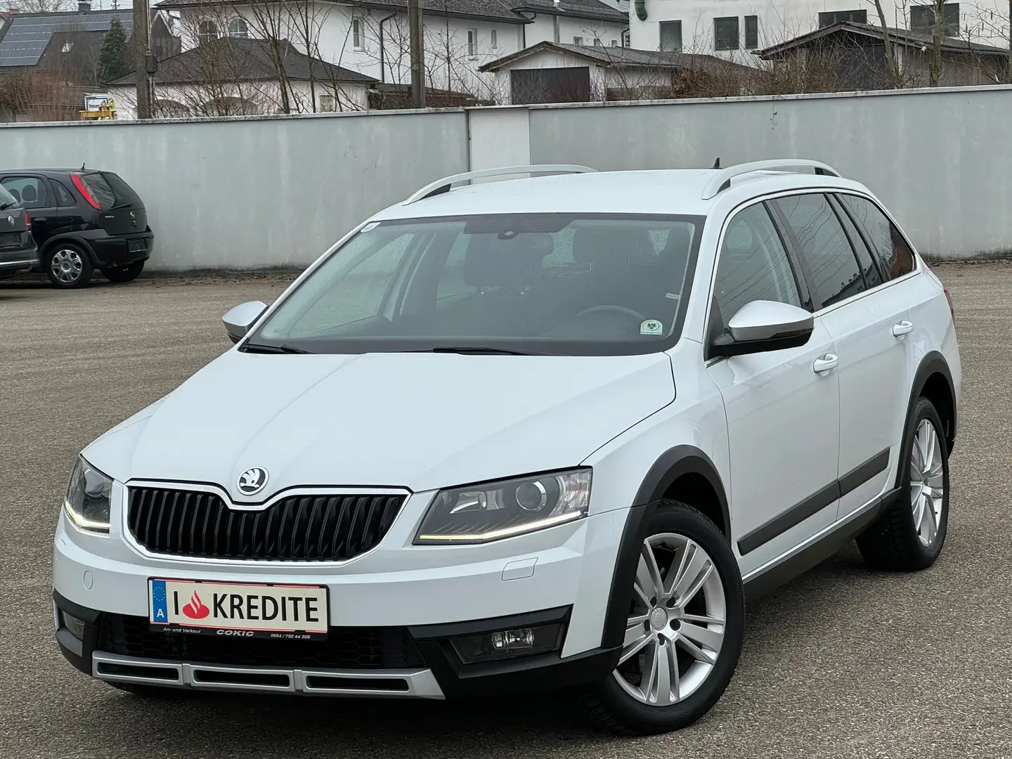 Skoda Octavia Scout*4x4*DSG*Allrad-Kredit*Xenon*AHK*PDC*Navi*Top Fehér - 1