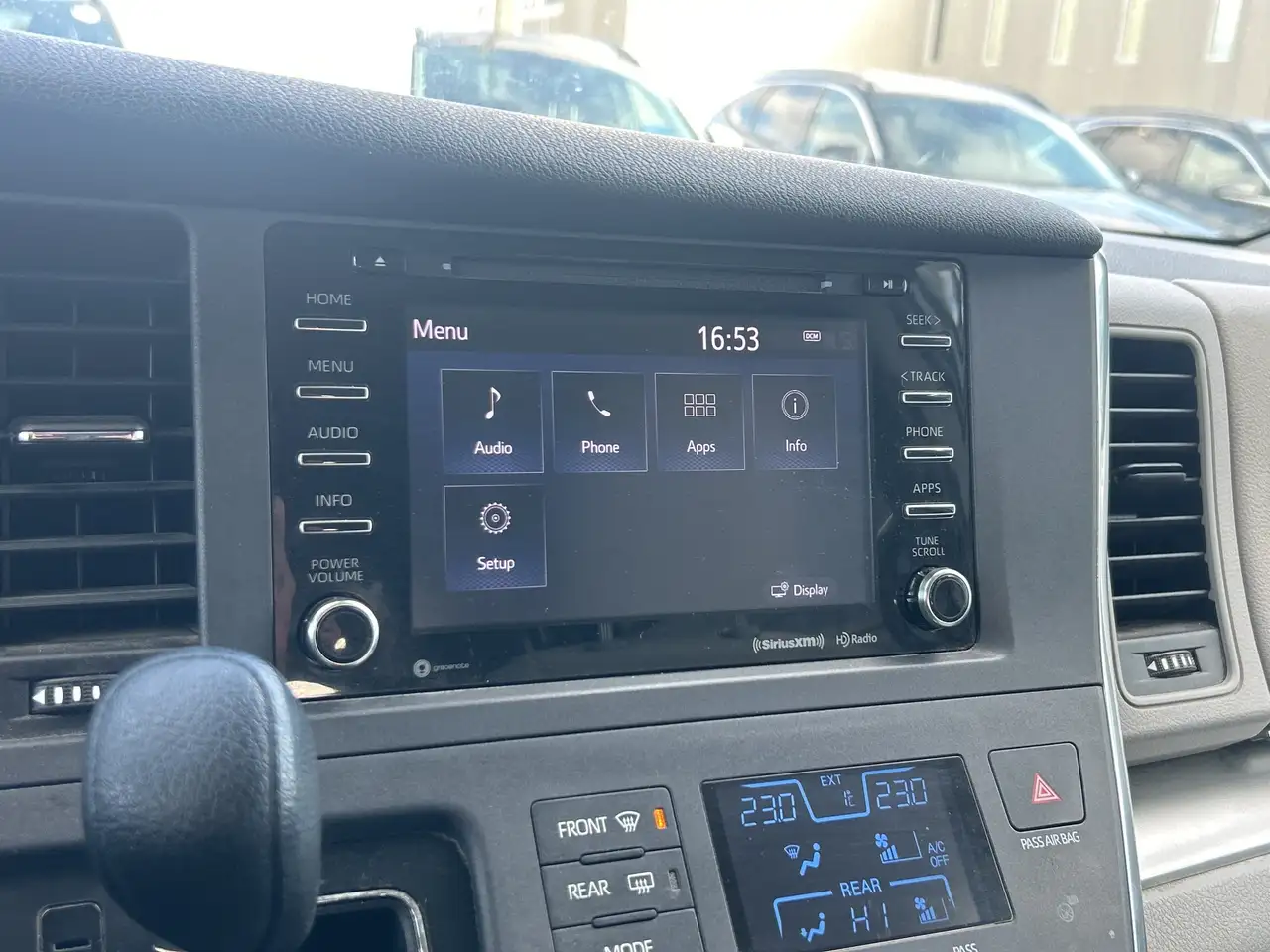 Toyota Sienna снимка Toyota Sienna