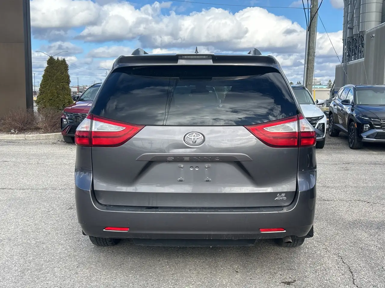 Toyota Sienna снимка Toyota Sienna