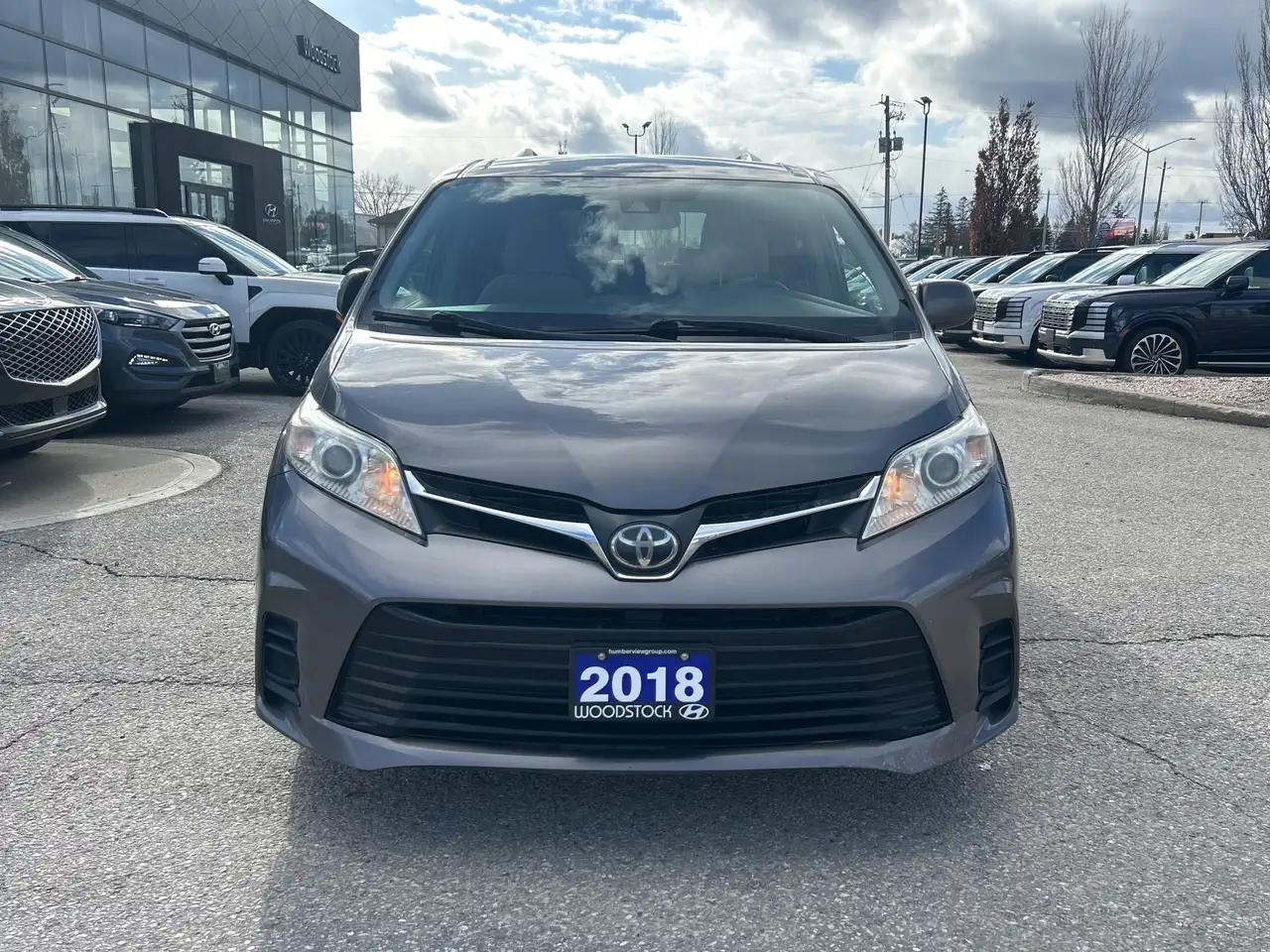 Toyota Sienna снимка Toyota Sienna
