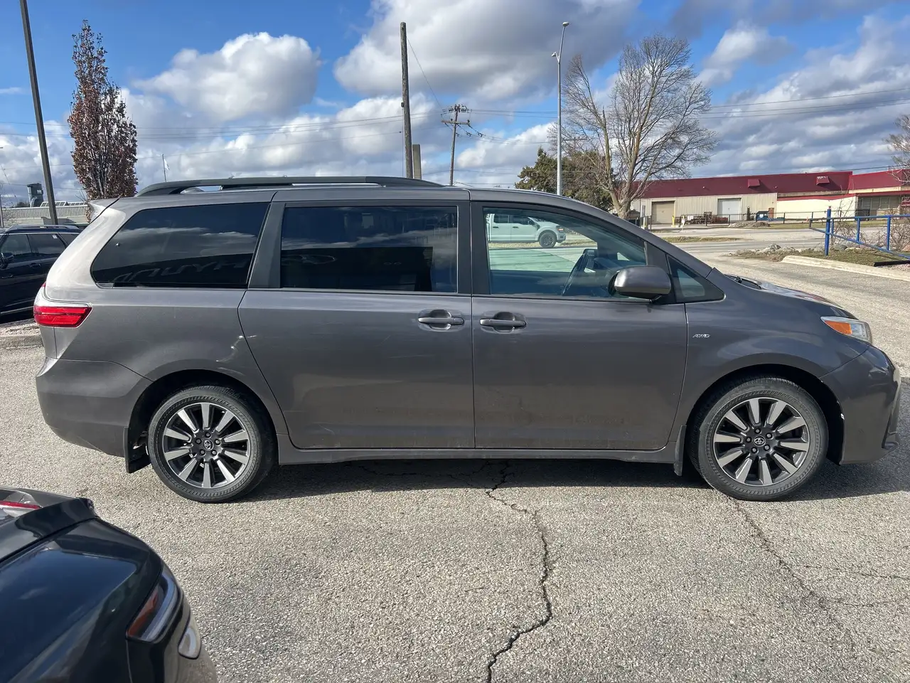 Toyota Sienna снимка Toyota Sienna
