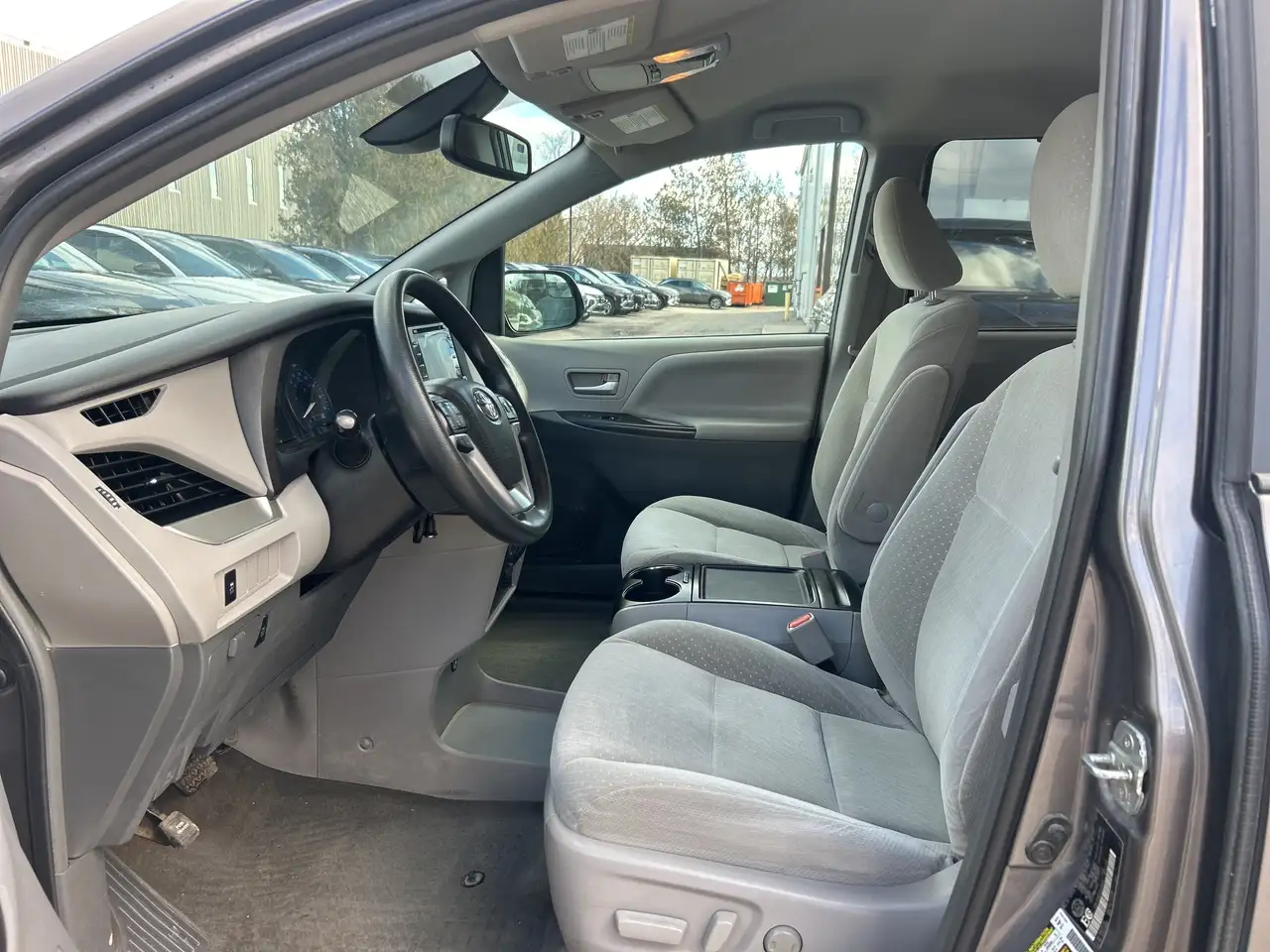Toyota Sienna снимка Toyota Sienna