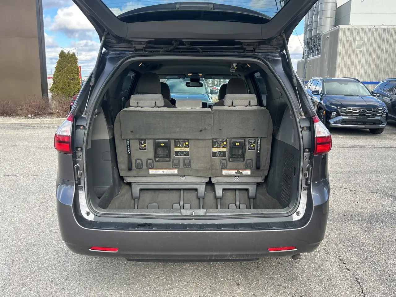 Toyota Sienna снимка Toyota Sienna