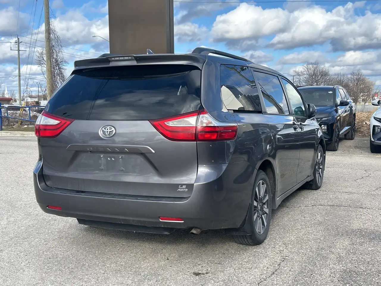 Toyota Sienna снимка Toyota Sienna