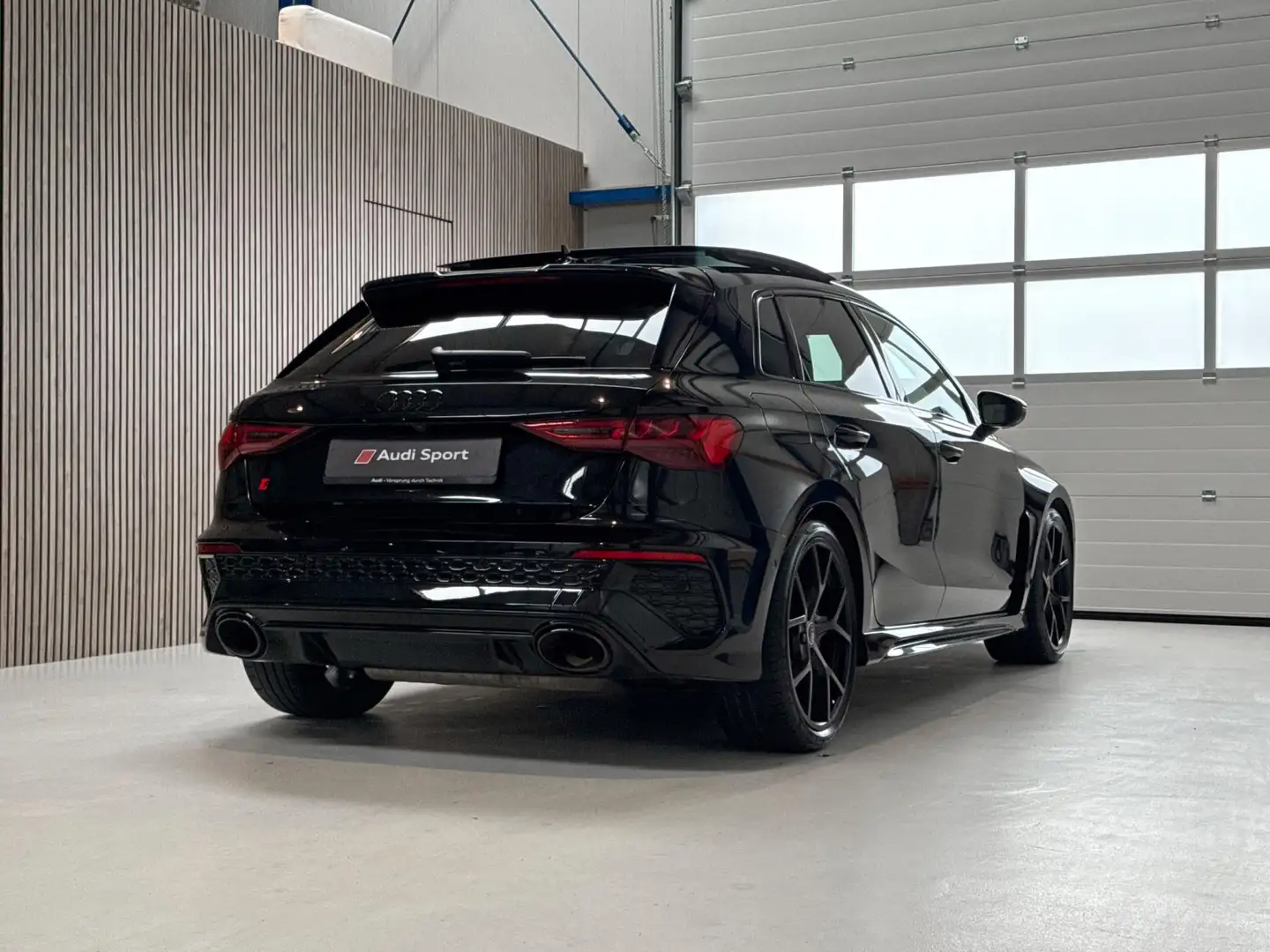 Audi RS3 A3 Sportback 2.5 TFSI Quattro 400PK - PANORAMADAK Zwart - 2