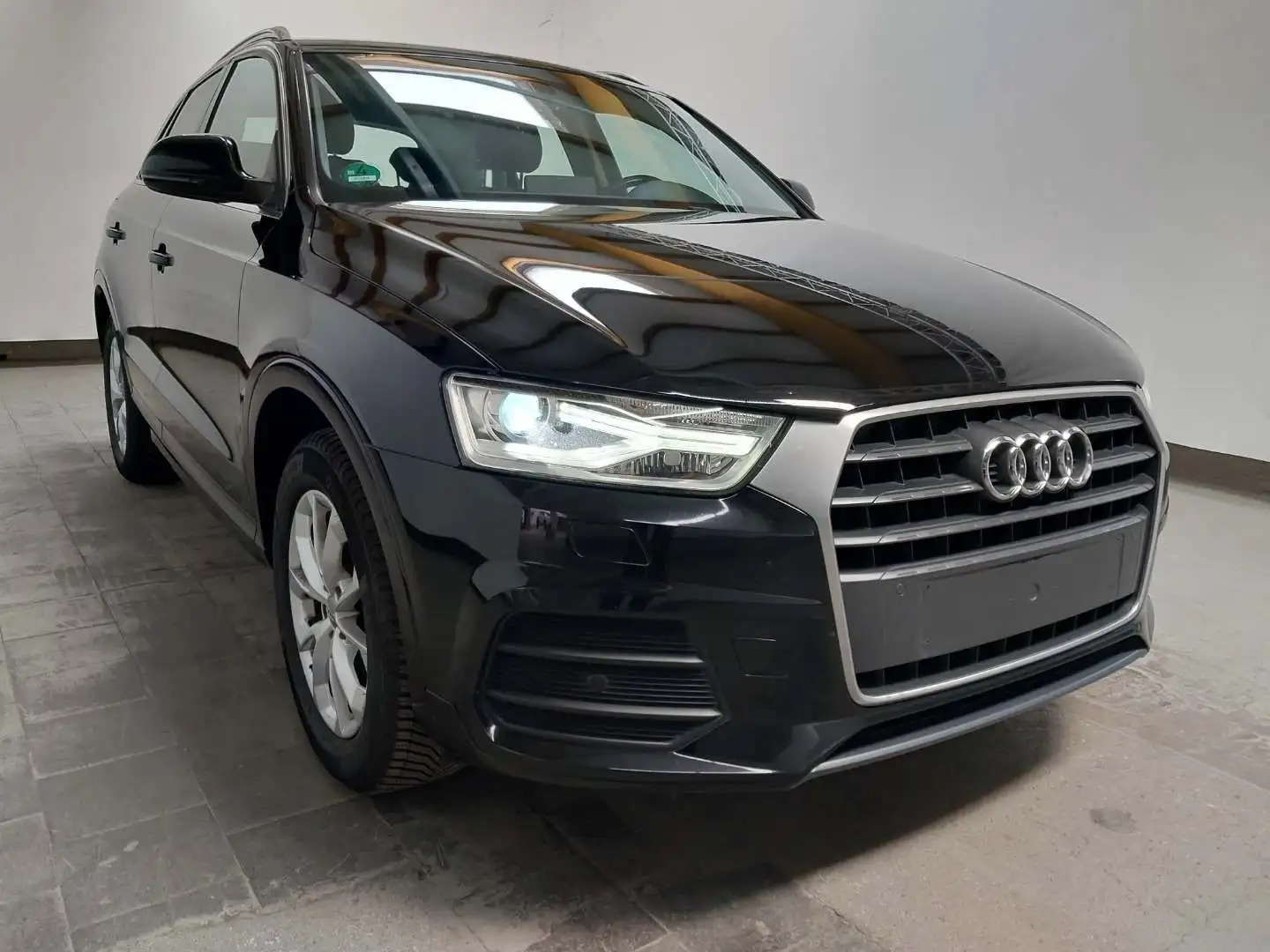 Audi Q3 design*AHK*Navi*SHZ*Bi-Xenon* Noir - 2